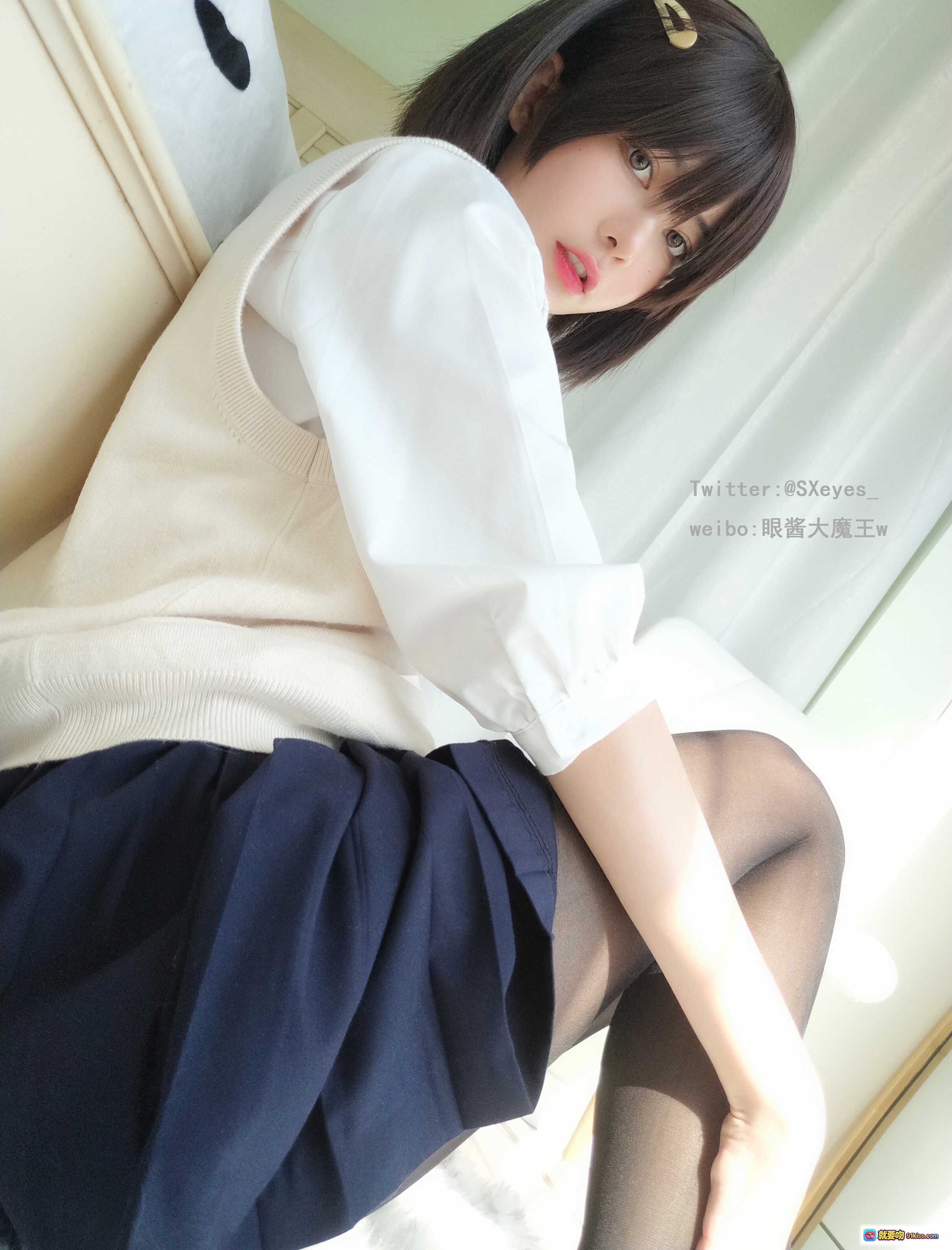 图片[8] - 眼酱大魔王w Vol.24 小学妹写真 35P高清私房照 白衬衫黑丝美腿镜前自拍 甜美性感风格 - 就要吻