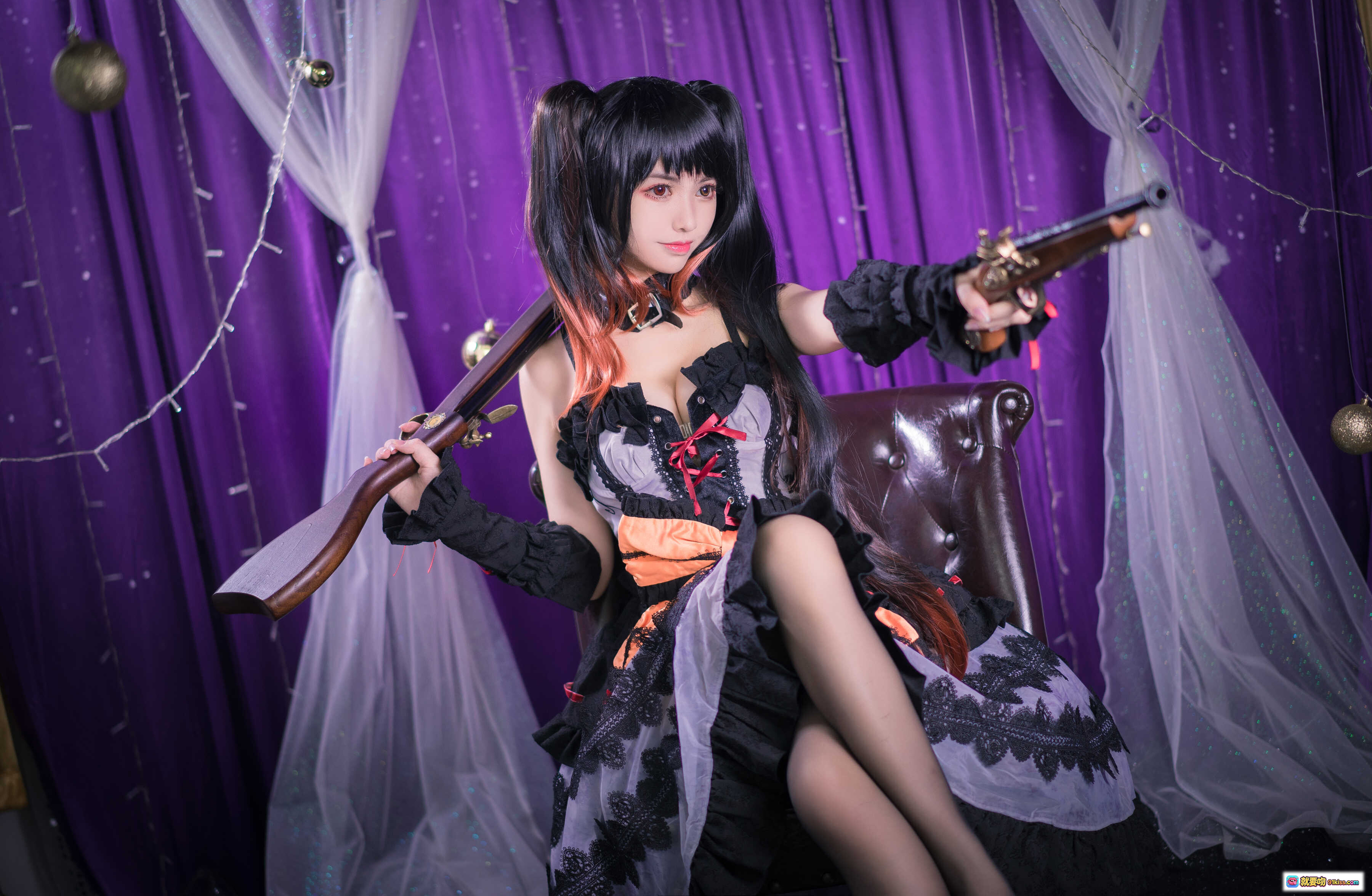 图片[7] - 鳗鱼霏儿NO.035狂三灵装Cosplay写真｜黑紫洛丽塔裙装+橙色大蝴蝶结+双马尾假发+紫色幕布背景 - 就要吻