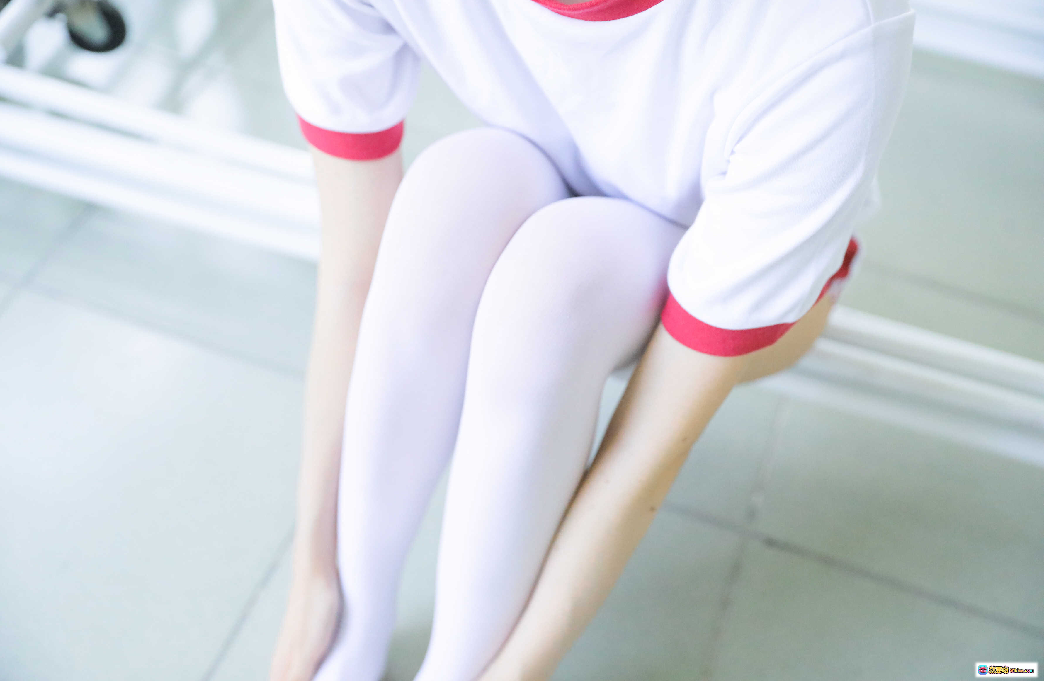 图片[4] - 木绵绵OwO NO.007 体育课少女写真 | 白衬衫格子裙长袜校园风 | 59P高清图集 - 就要吻