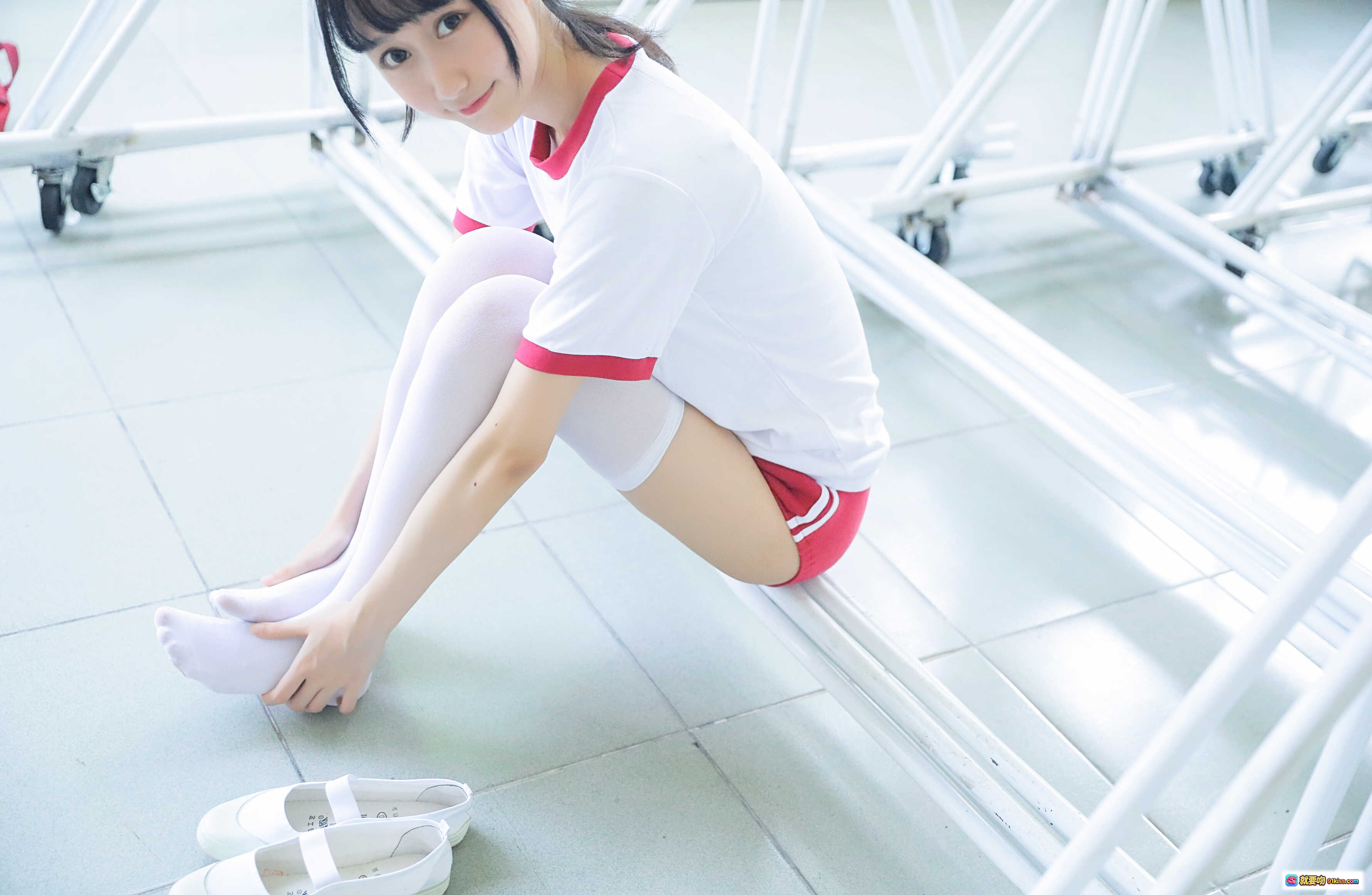 图片[10] - 木绵绵OwO NO.007 体育课少女写真 | 白衬衫格子裙长袜校园风 | 59P高清图集 - 就要吻