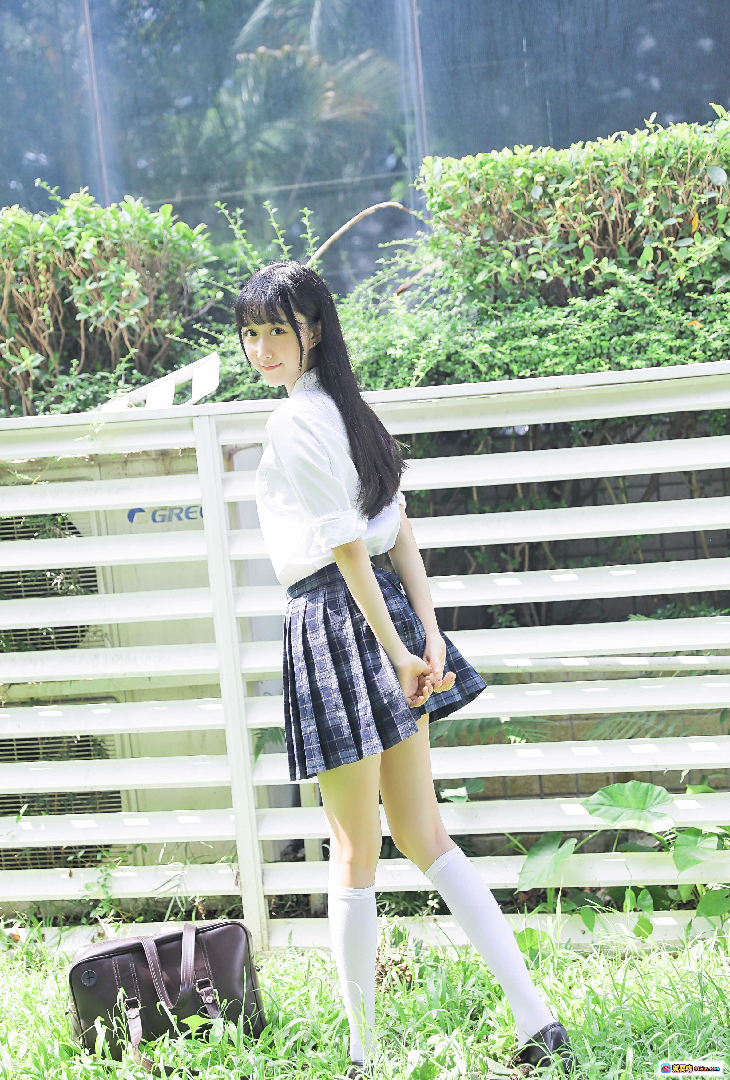 木绵绵OwO NO.007 体育课少女写真 | 白衬衫格子裙长袜校园风 | 59P高清图集 - 就要吻