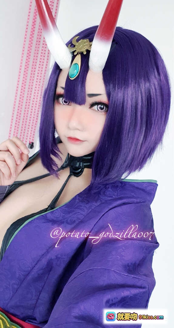 图片[9] - 紫发角饰Shuten Douji Cosplay写真 | 和风紫色浴衣造型 | 精致头饰与性感露肩设计 | 高清24P图集 - 就要吻