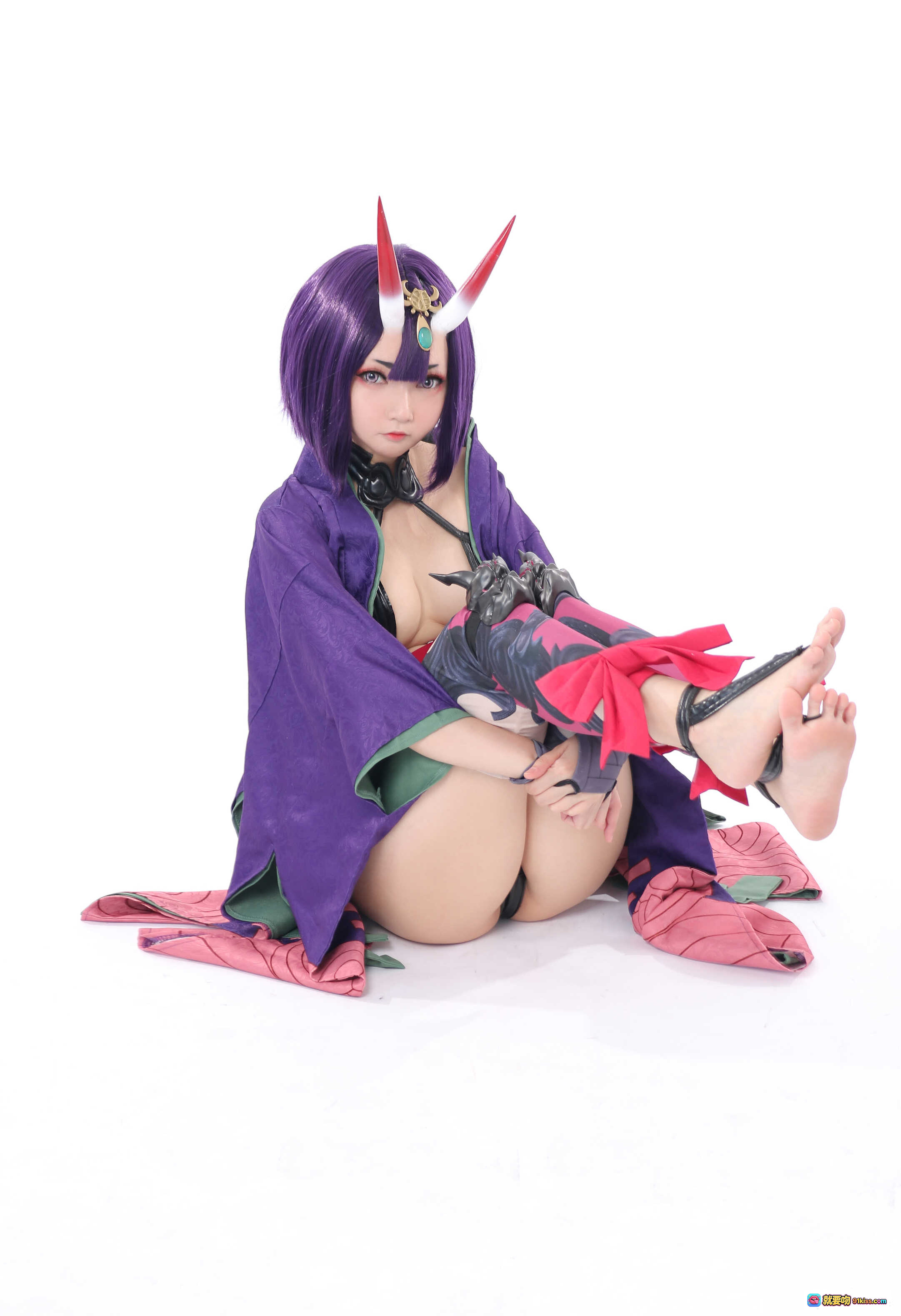 图片[2] - 紫发角饰Shuten Douji Cosplay写真 | 和风紫色浴衣造型 | 精致头饰与性感露肩设计 | 高清24P图集 - 就要吻