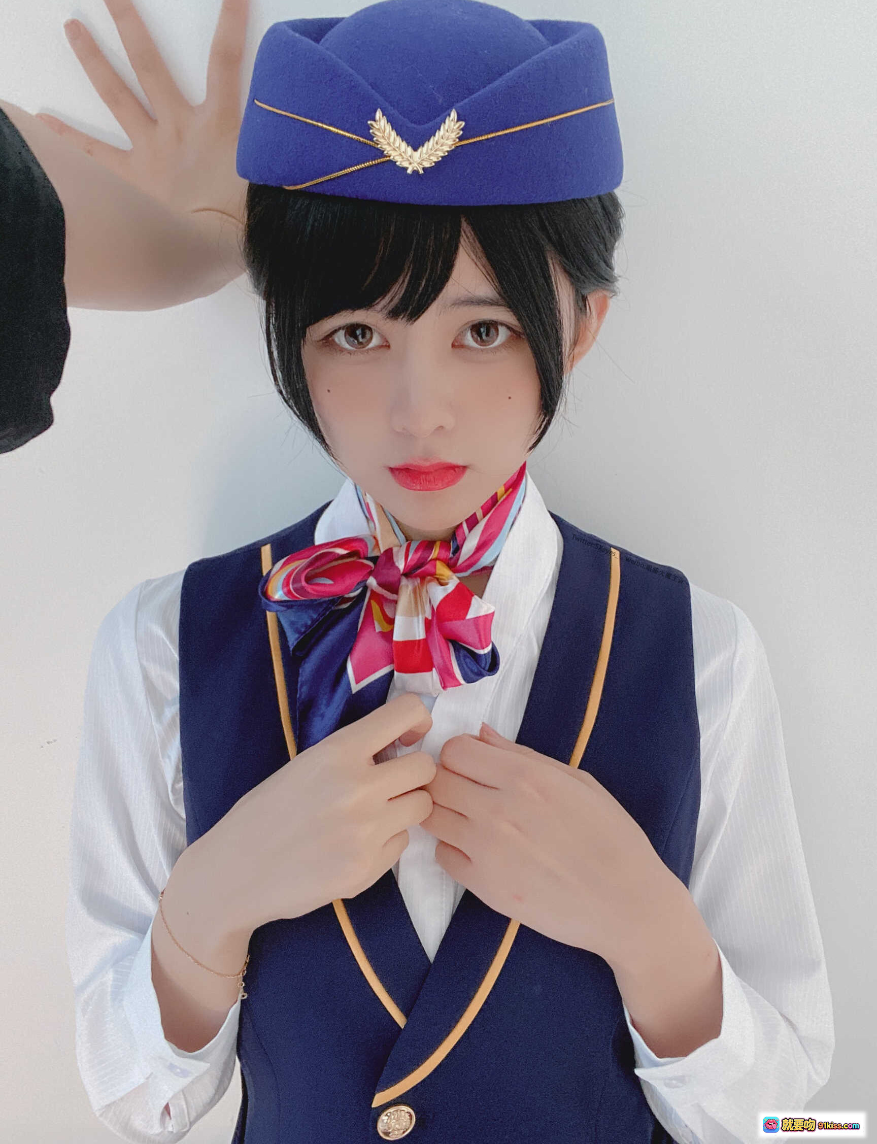 图片[10] - 眼酱大魔王W Vol.19 空姐肉丝写真 28P高清美足特写 轻柔丝袜脱穿瞬间 白色毛毯背景 甜美少女风 无视频纯图包 - 就要吻