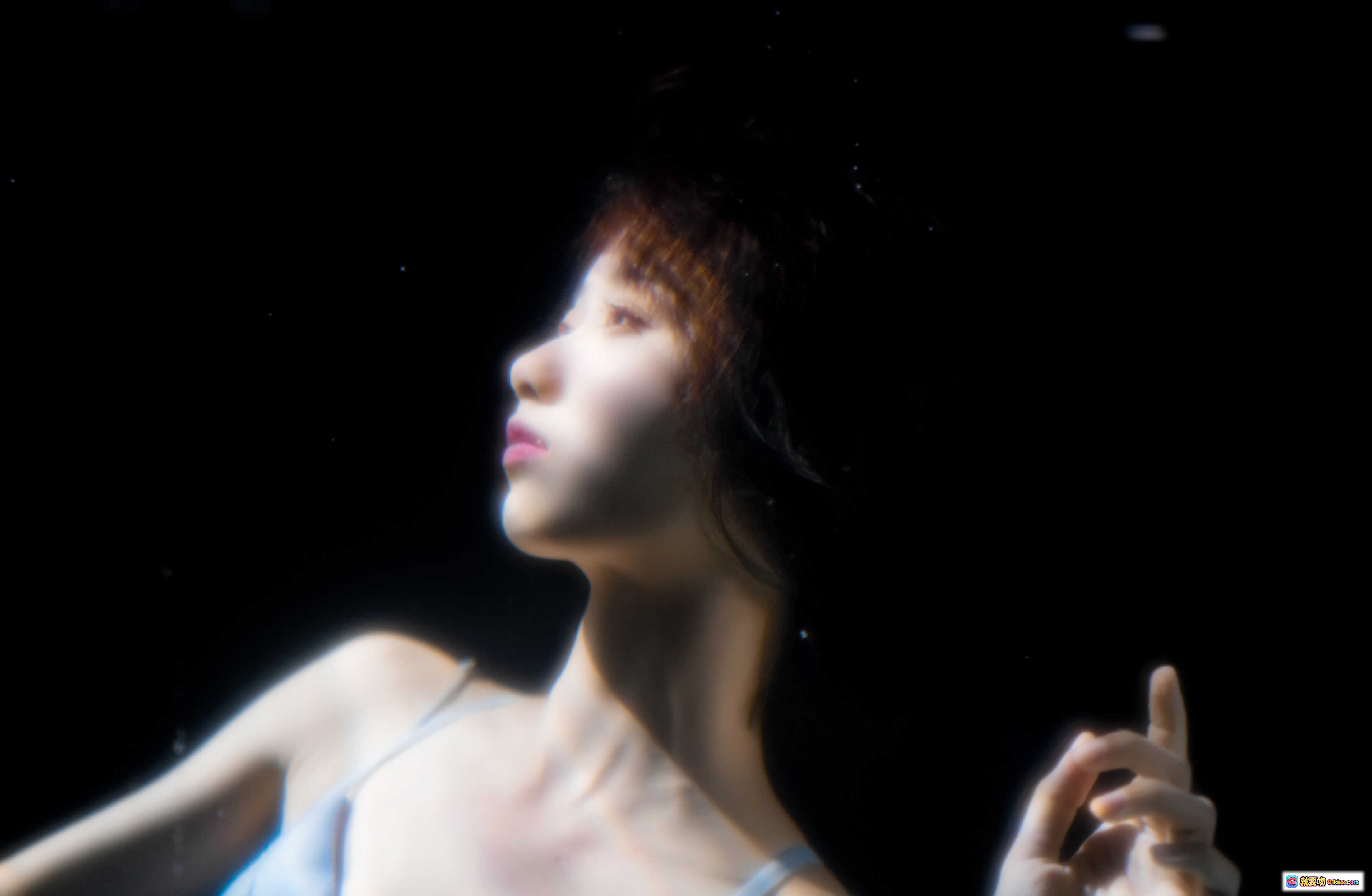 图片[4] - 木绵绵OwO NO.057 清澈水下写真 59P 0.98GB 背影光影交错 白色吊带轻纱朦胧美感 - 就要吻