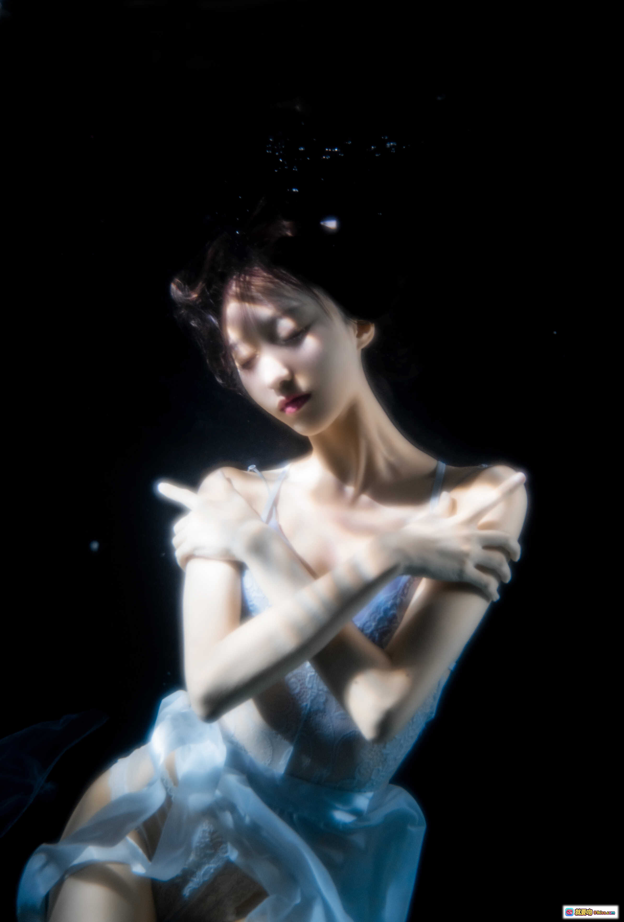 图片[10] - 木绵绵OwO NO.057 清澈水下写真 59P 0.98GB 背影光影交错 白色吊带轻纱朦胧美感 - 就要吻