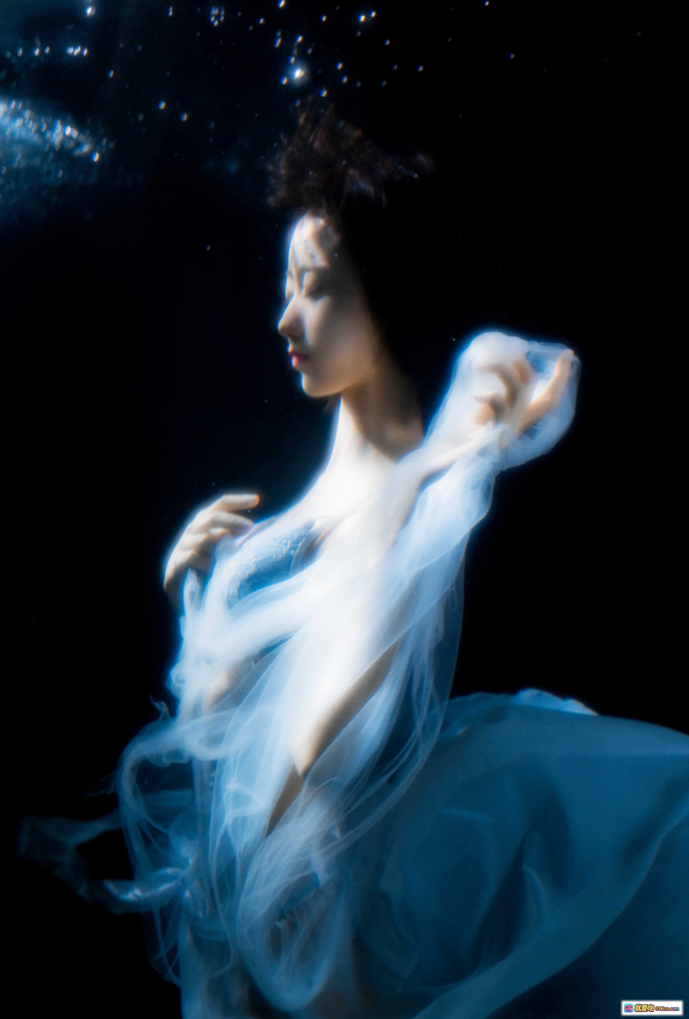 图片[3] - 木绵绵OwO NO.057 清澈水下写真 59P 0.98GB 背影光影交错 白色吊带轻纱朦胧美感 - 就要吻