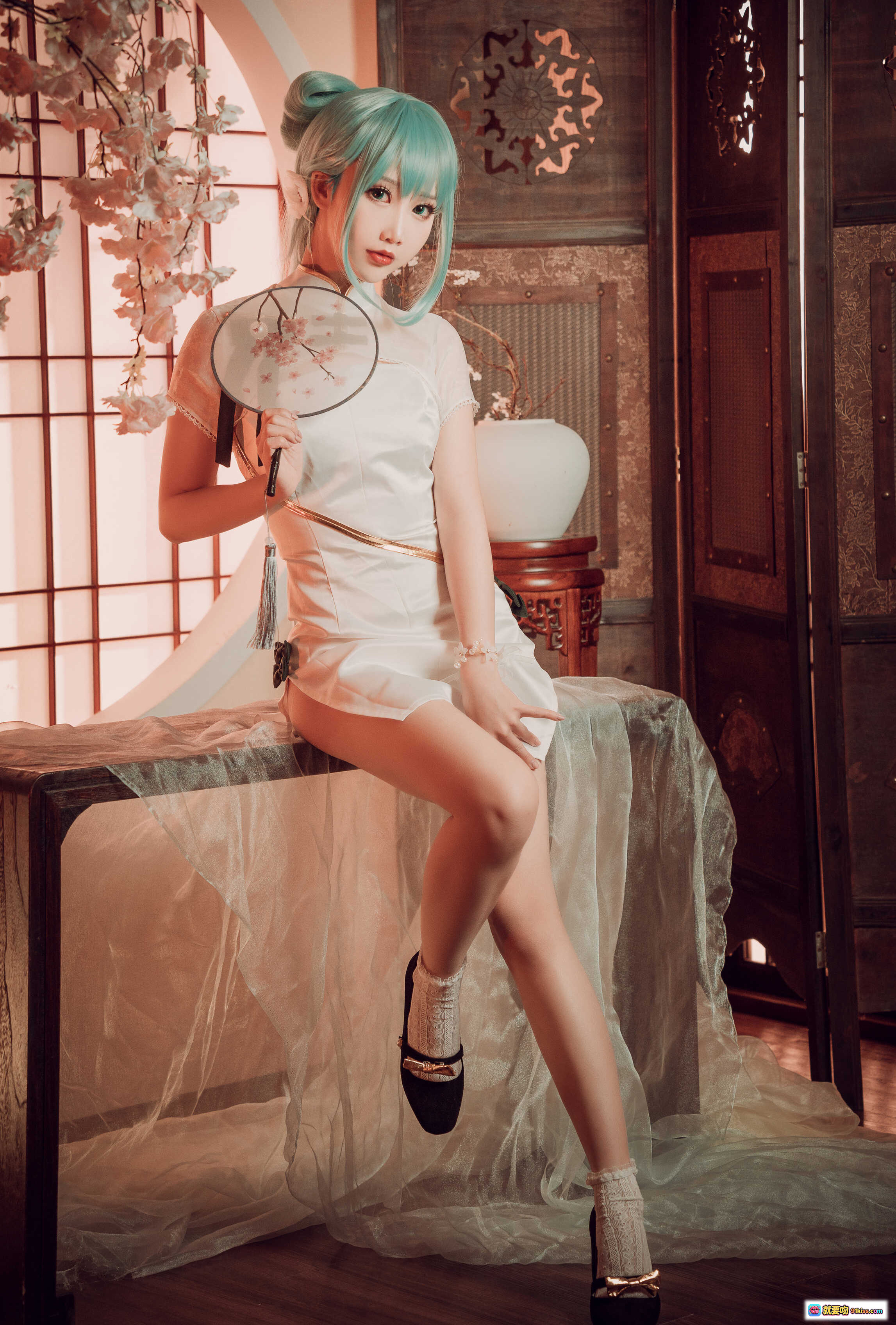 图片[7] - 面饼仙儿NO.097初音旗袍写真｜青发少女古风Cosplay｜手持团扇旗袍美腿｜中式屏风樱花场景｜28P高清图集 - 就要吻