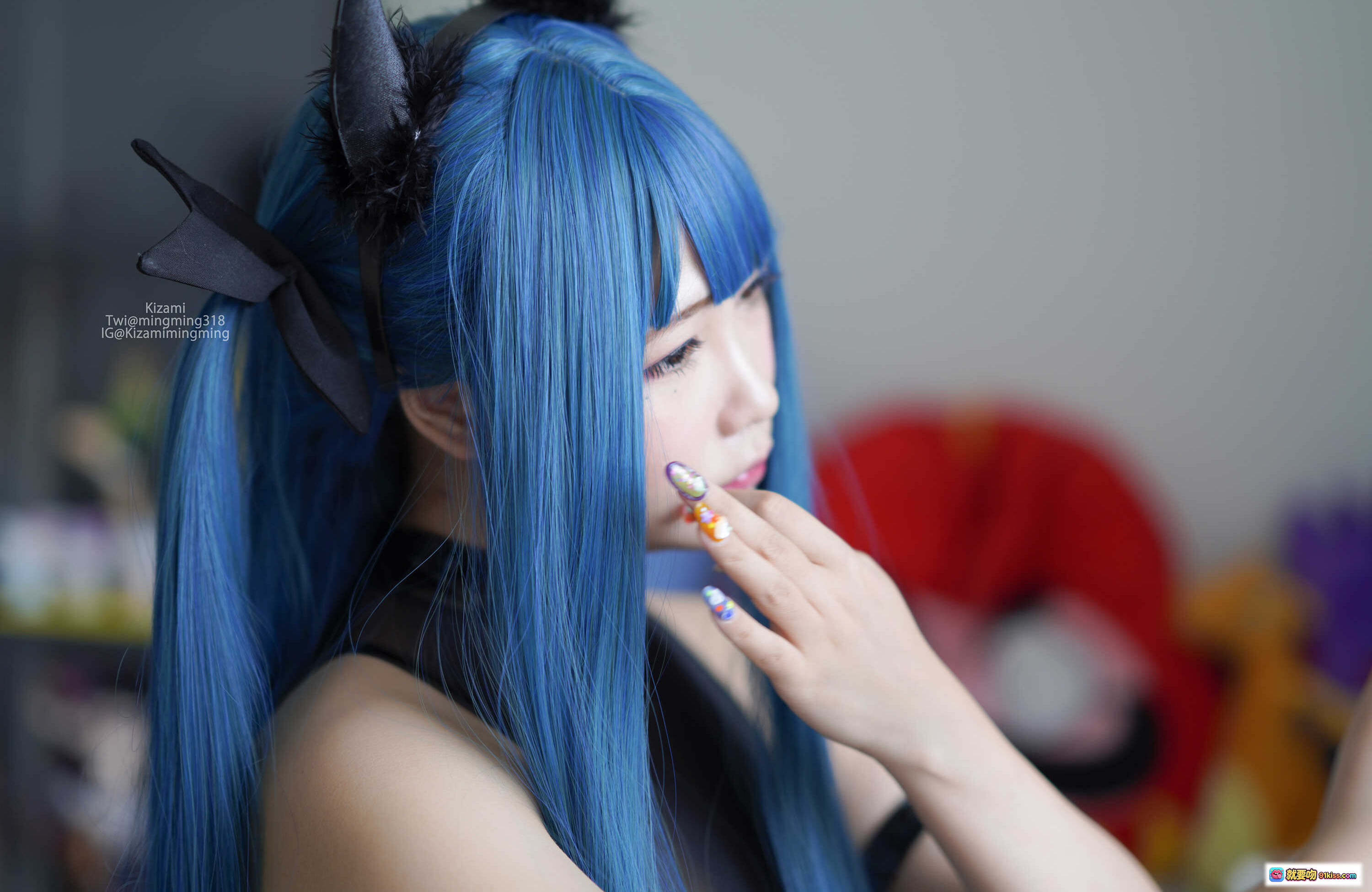 图片[8] - 铭铭Kizami蓝发恶魔角cos写真·黑色蕾丝透视装·高筒皮靴·2021年7月Fantia限定·No.015 - 就要吻