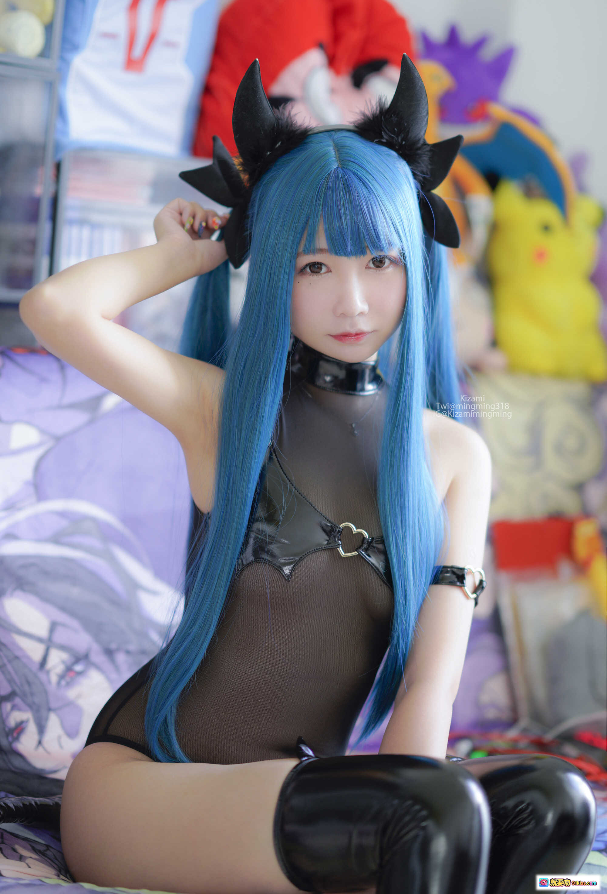 图片[2] - 铭铭Kizami蓝发恶魔角cos写真·黑色蕾丝透视装·高筒皮靴·2021年7月Fantia限定·No.015 - 就要吻