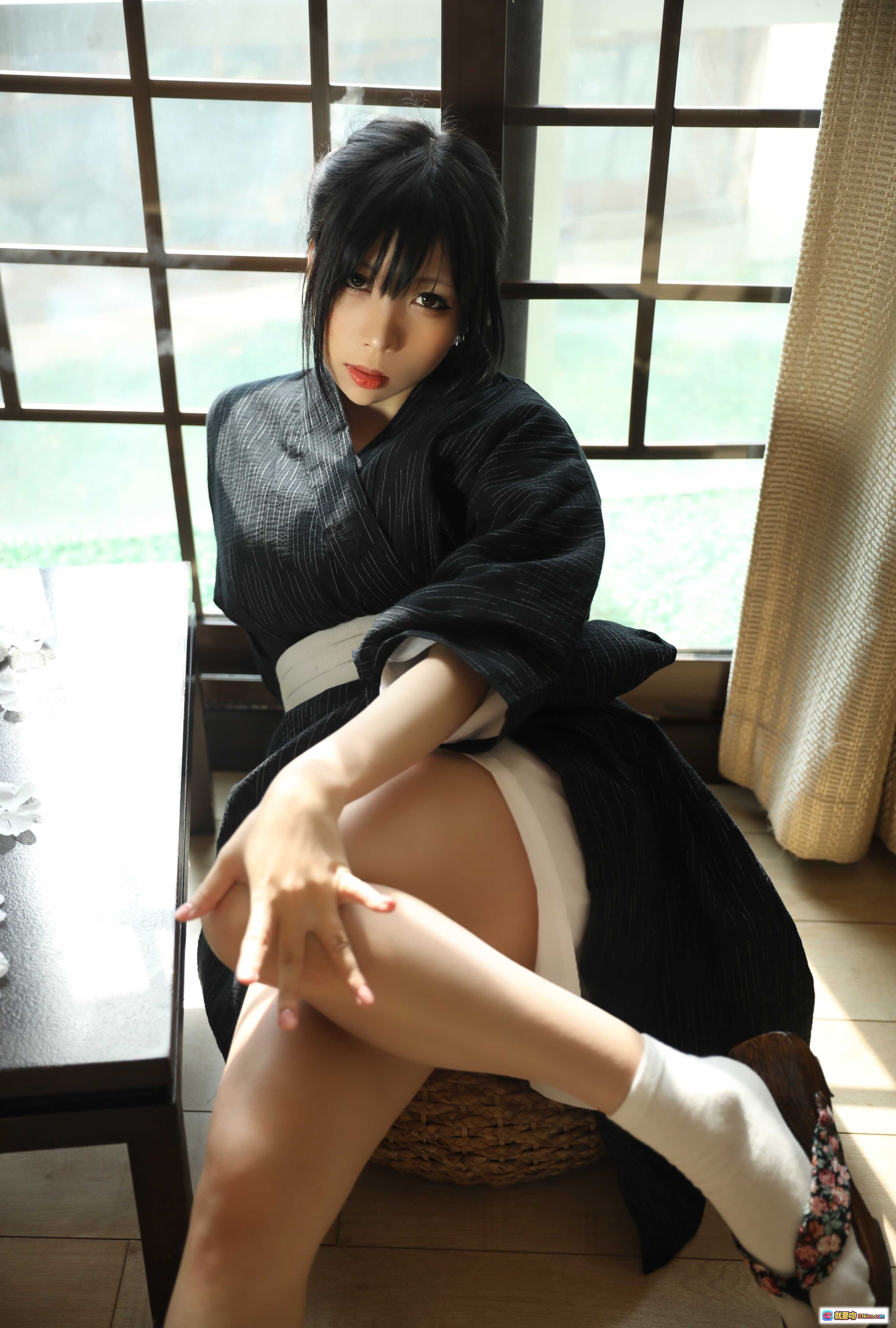 图片[8] - 鹿野希 Vol.21 未亡人写真集 | 黑色和服美腿白袜日式风情室内光影摄影141P - 就要吻