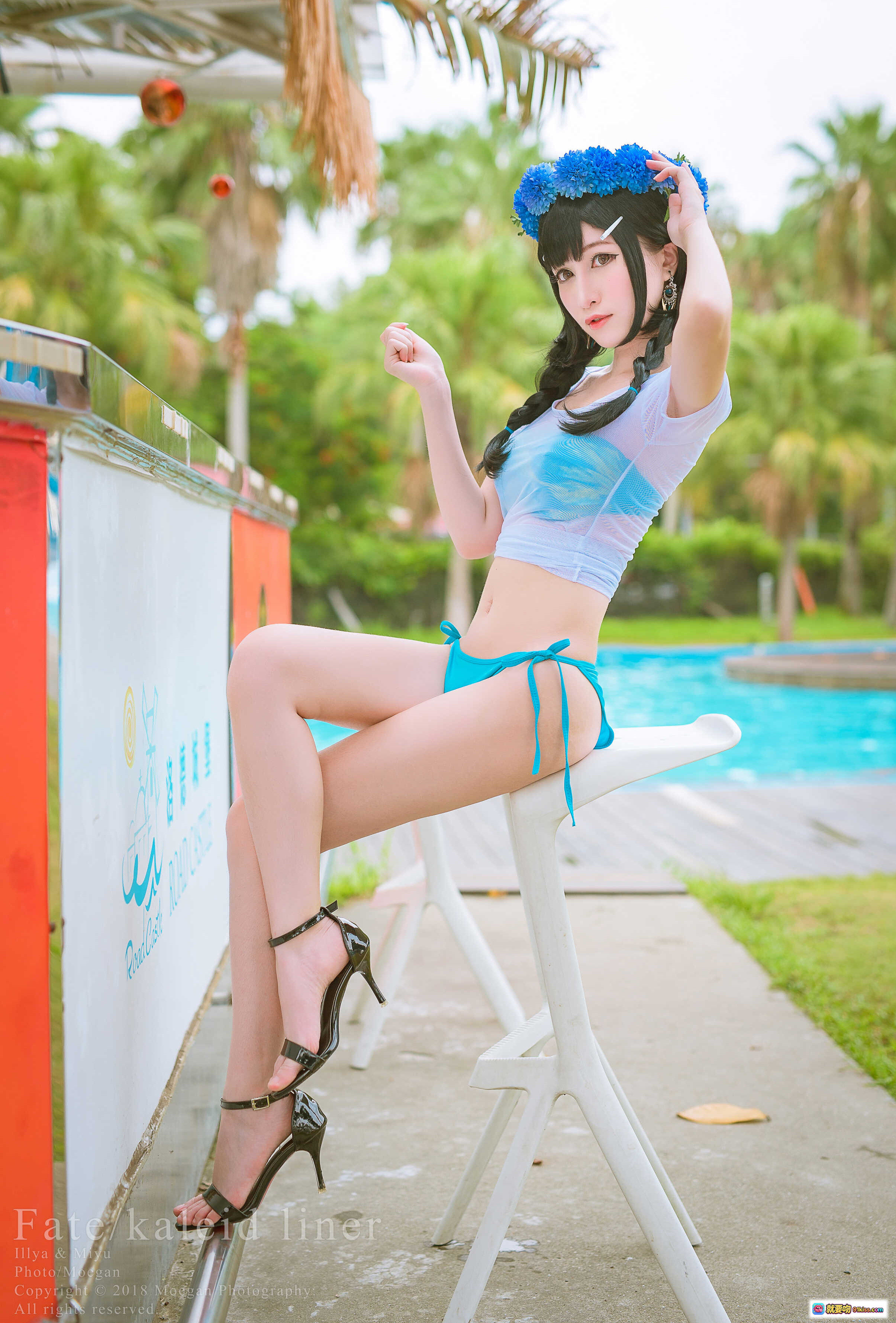 图片[10] - Fate/kaleid liner 魔法少女伊莉雅 生日泳装版cosplay 双人蹲姿 蓝粉花环 木栈道户外拍摄 - 就要吻