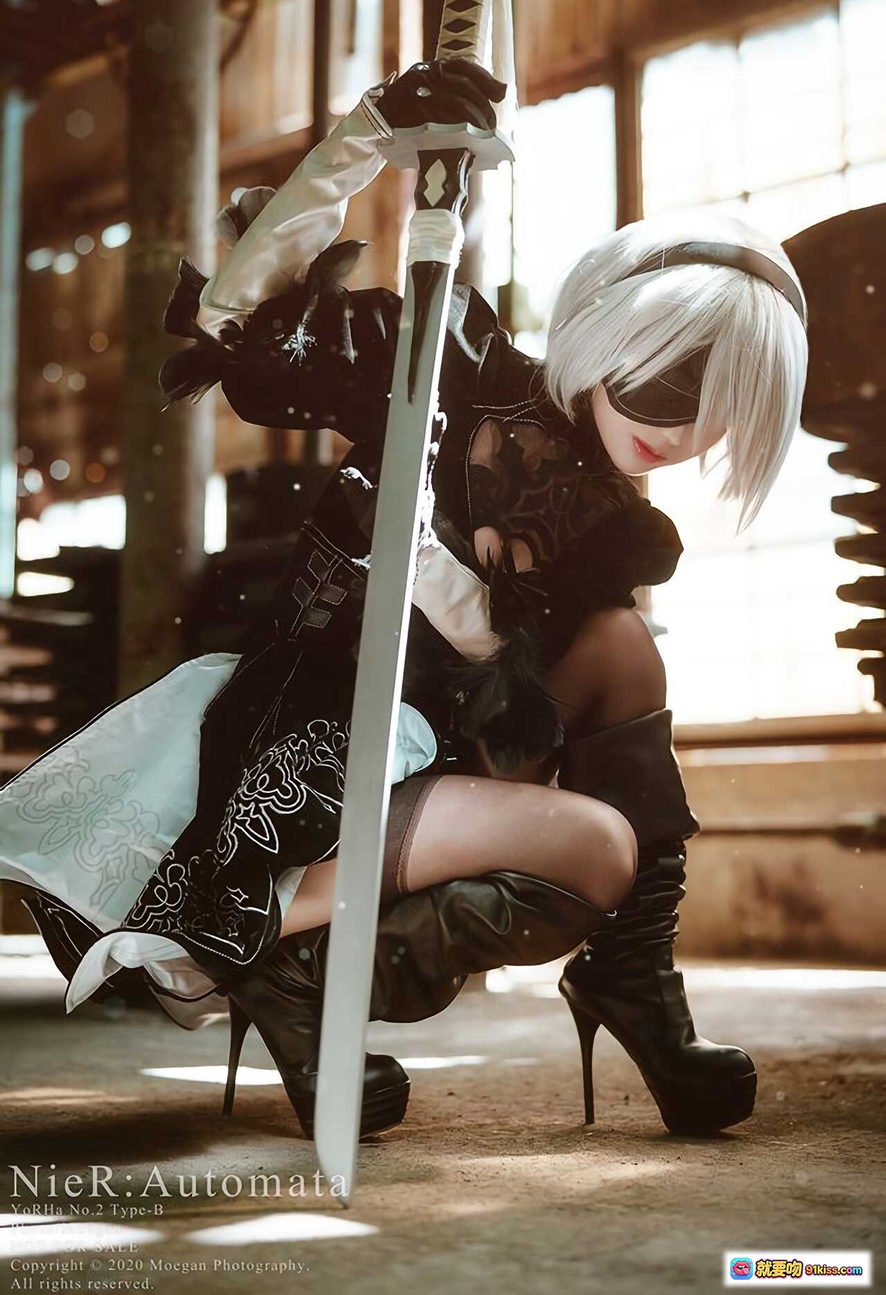 图片[4] - NieR:Automata YoRHa No.2 Type B Cosplay 精致还原 白发黑裙长剑 工业风场景 高筒靴性感造型 - 就要吻