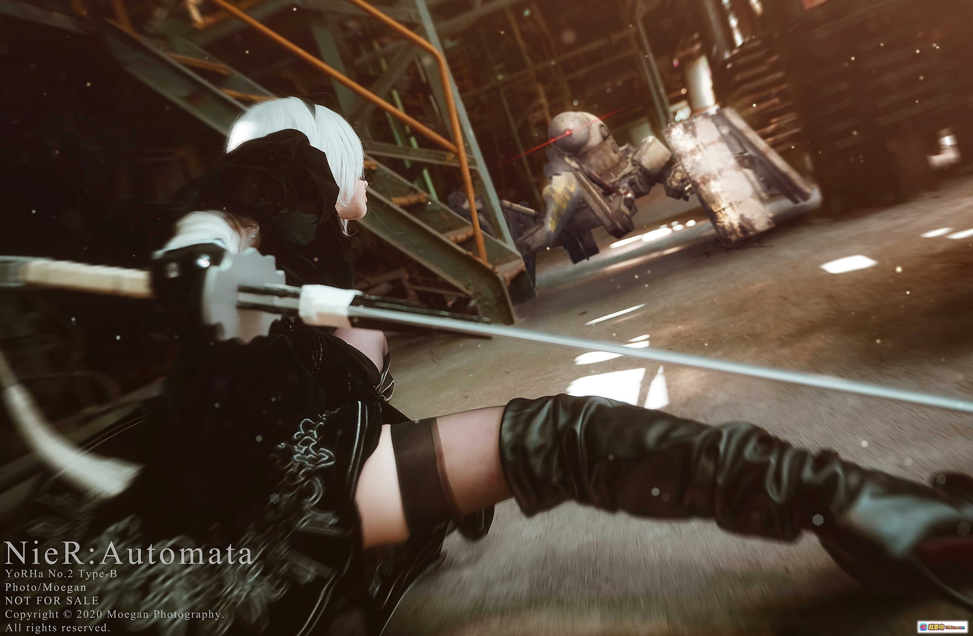 图片[10] - NieR:Automata YoRHa No.2 Type B Cosplay 精致还原 白发黑裙长剑 工业风场景 高筒靴性感造型 - 就要吻