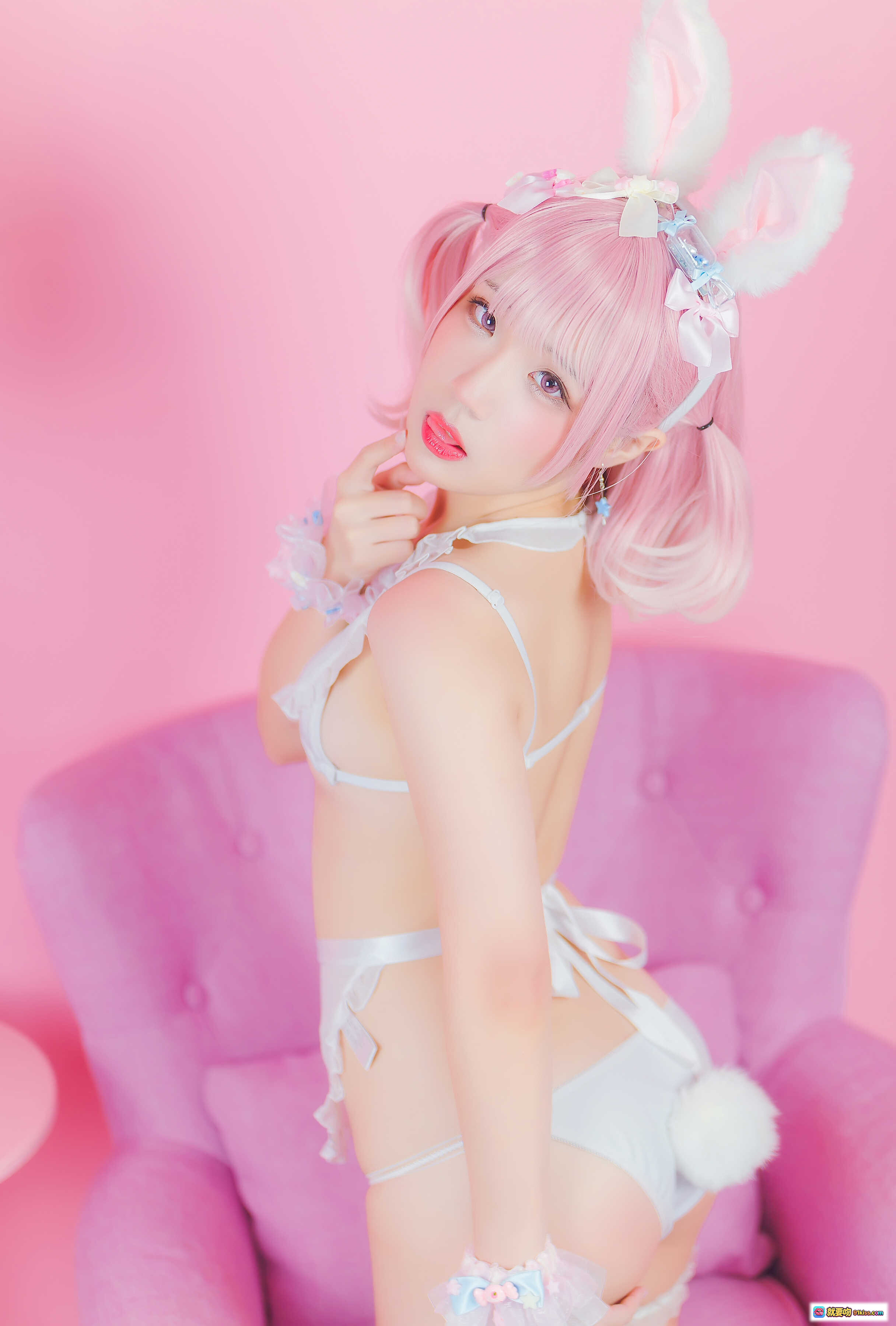 图片[7] - 弥美Mime NO.002 白粉色兔女郎写真 甜美双马尾 白丝袜 粉色沙发 樱花系少女风 Cosplay摄影 30P高清图集 - 就要吻
