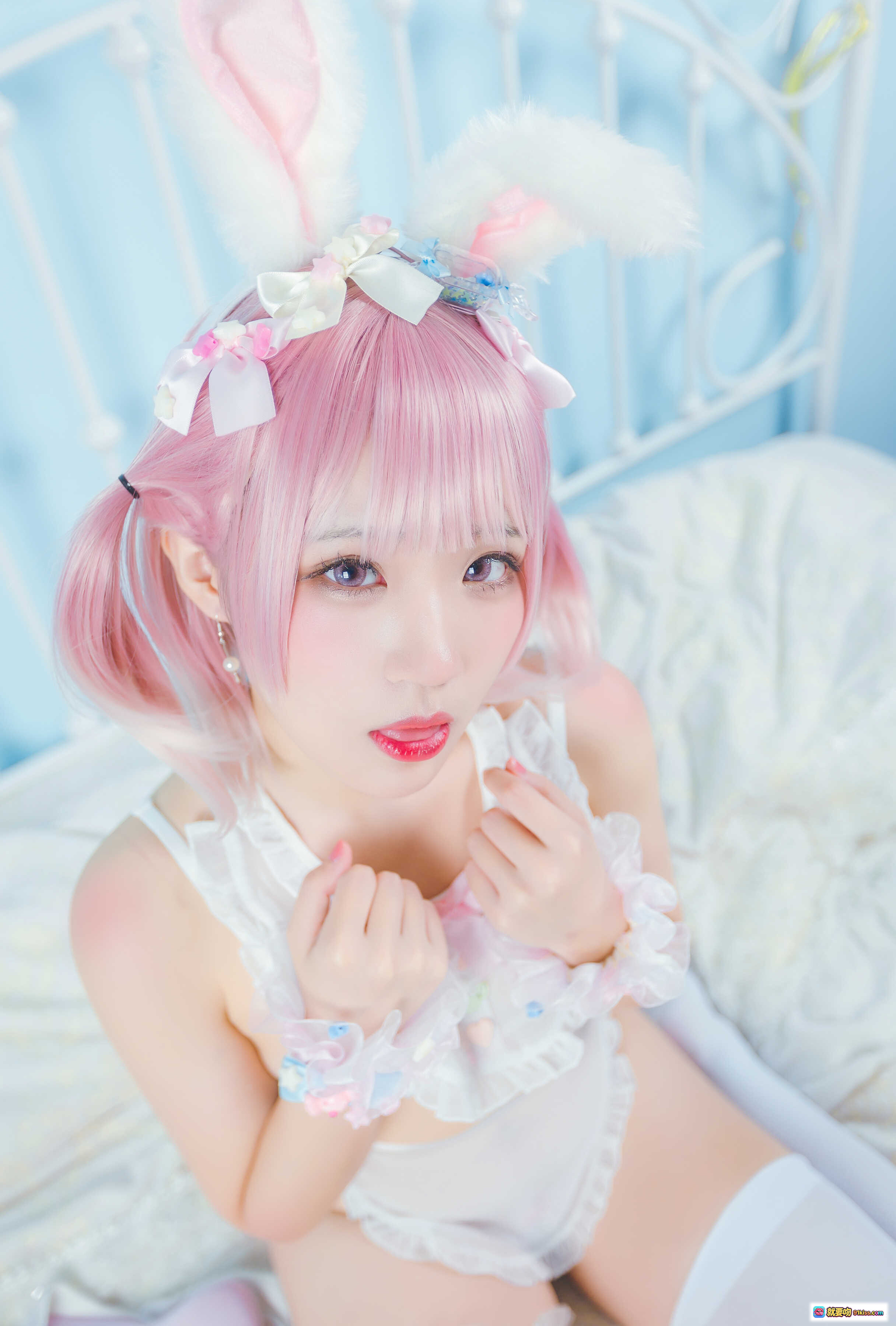 图片[5] - 弥美Mime NO.002 白粉色兔女郎写真 甜美双马尾 白丝袜 粉色沙发 樱花系少女风 Cosplay摄影 30P高清图集 - 就要吻