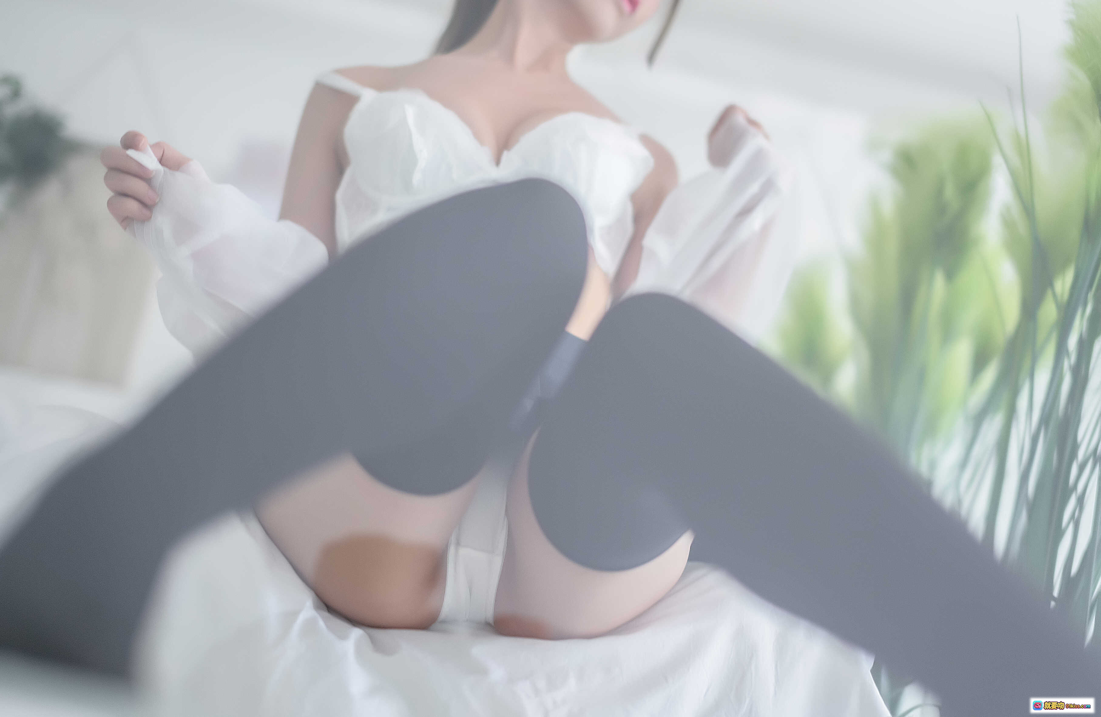 图片[9] - 鳗鱼霏儿NO.047猫耳娘第二套写真 | 白色透视衬衫+深蓝短裙+黑丝美腿 | 16P高清私房图集 - 就要吻