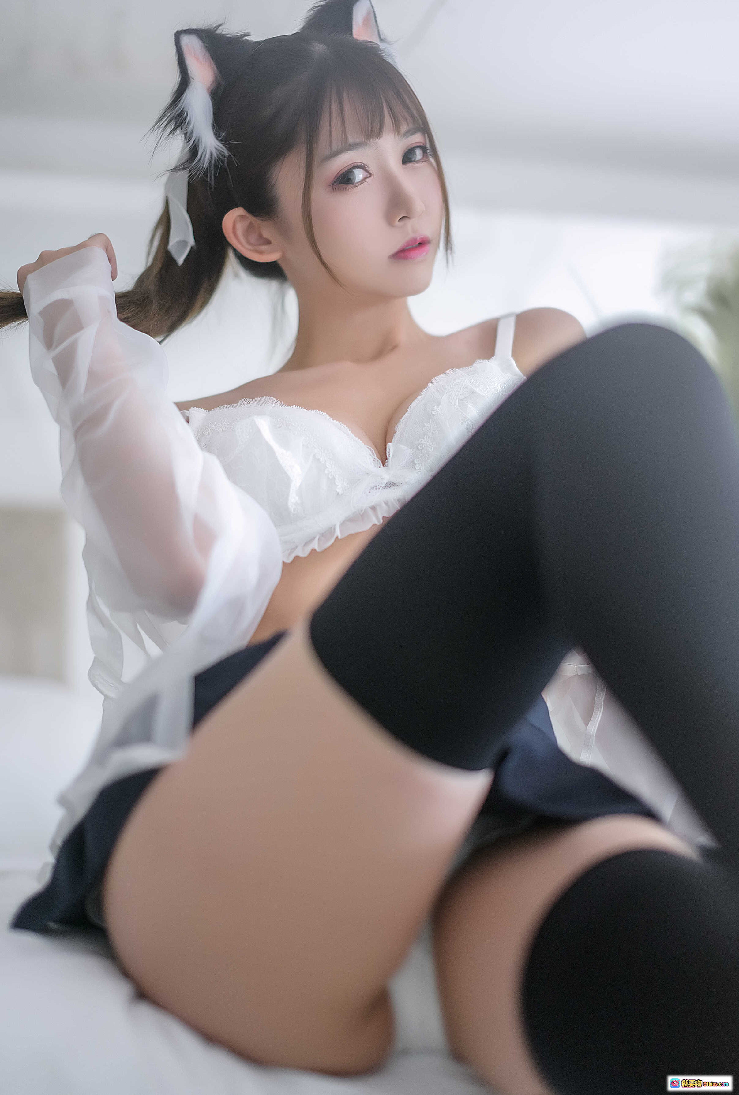 图片[10] - 鳗鱼霏儿NO.047猫耳娘第二套写真 | 白色透视衬衫+深蓝短裙+黑丝美腿 | 16P高清私房图集 - 就要吻