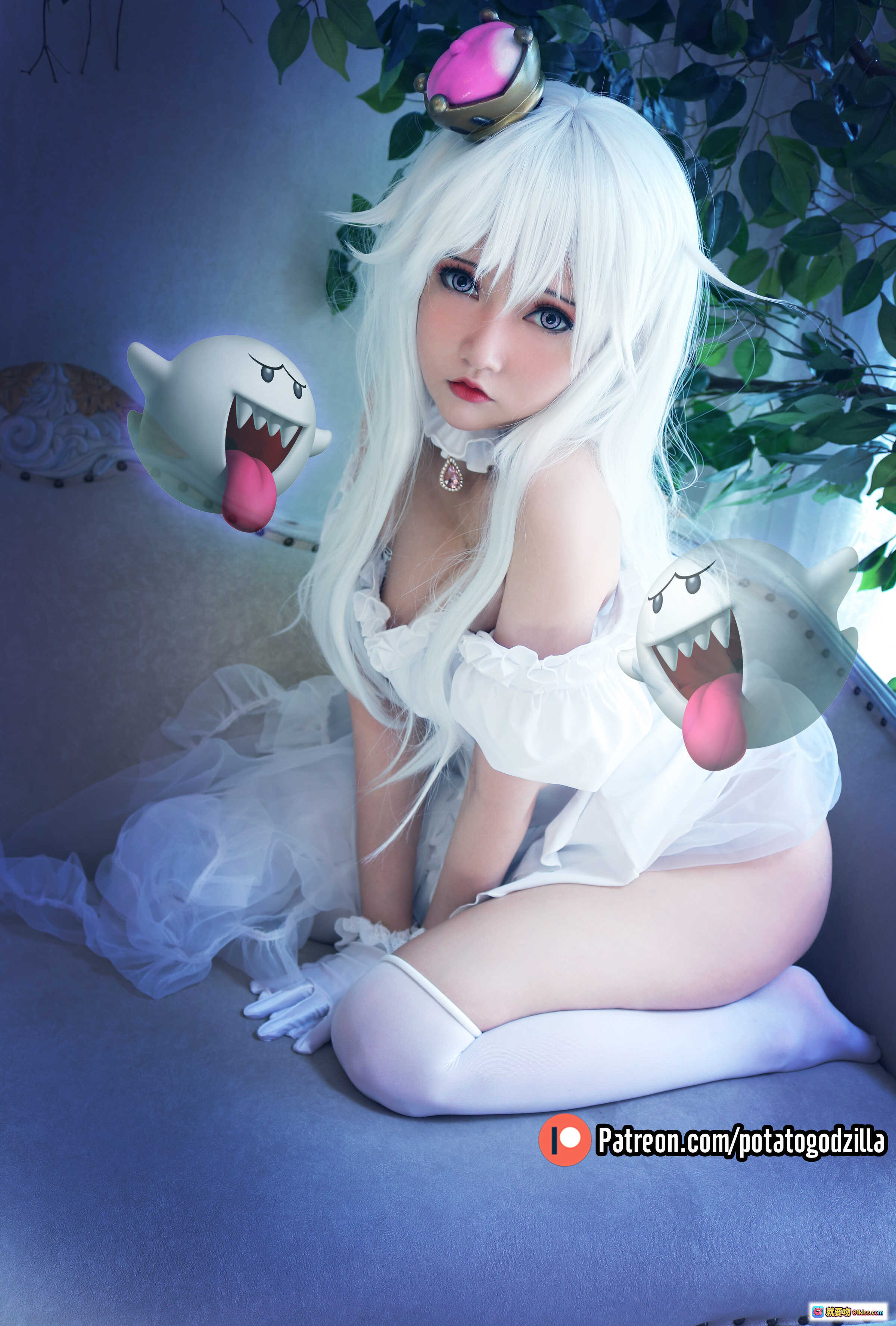 图片[10] - Boosette Cosplay 精美白发精灵少女 优雅躺卧复古沙发 幽灵伙伴梦幻场景 高清26P写真集 Potato Godzilla NO.004 - 就要吻
