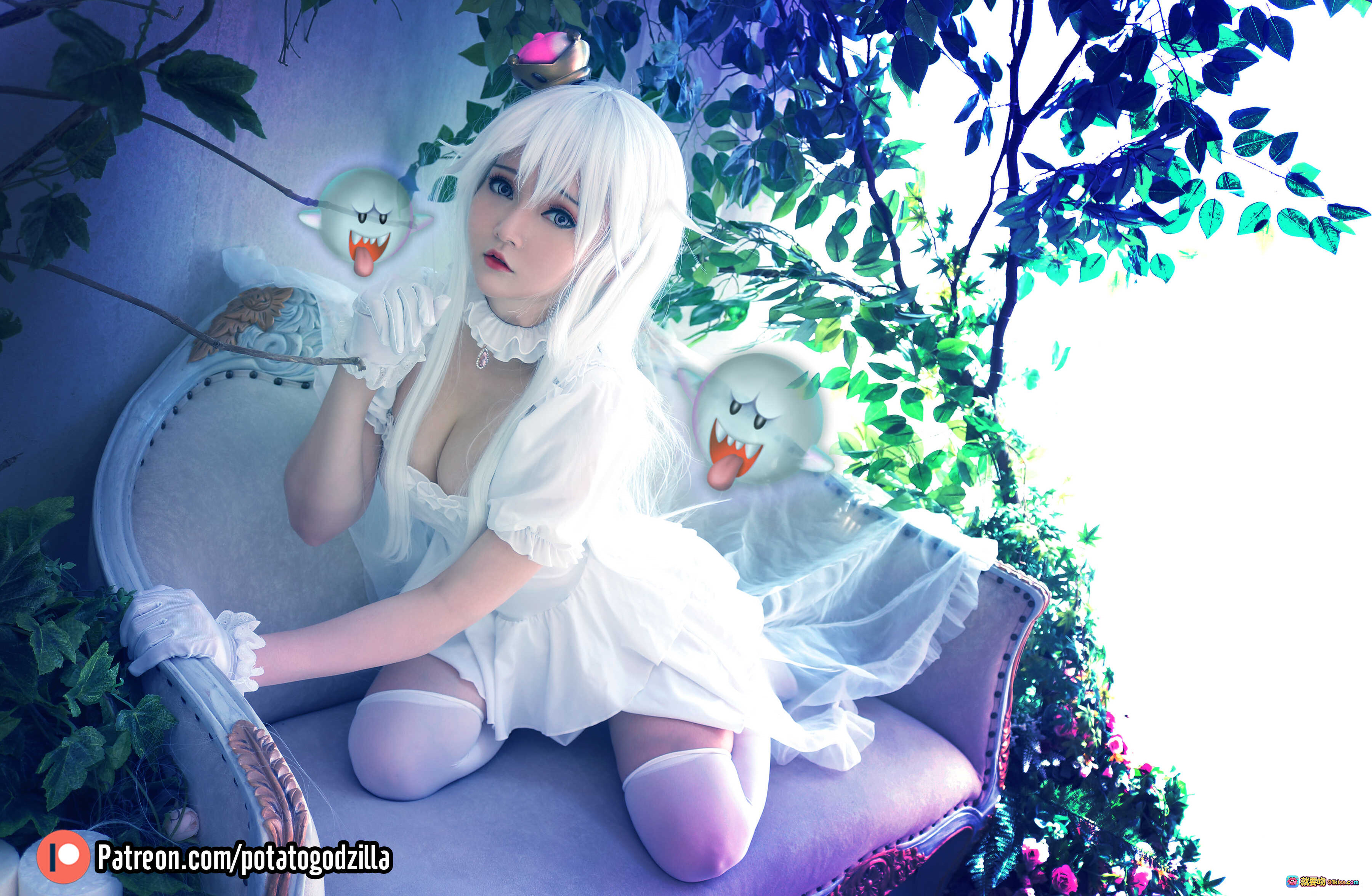 图片[2] - Boosette Cosplay 精美白发精灵少女 优雅躺卧复古沙发 幽灵伙伴梦幻场景 高清26P写真集 Potato Godzilla NO.004 - 就要吻