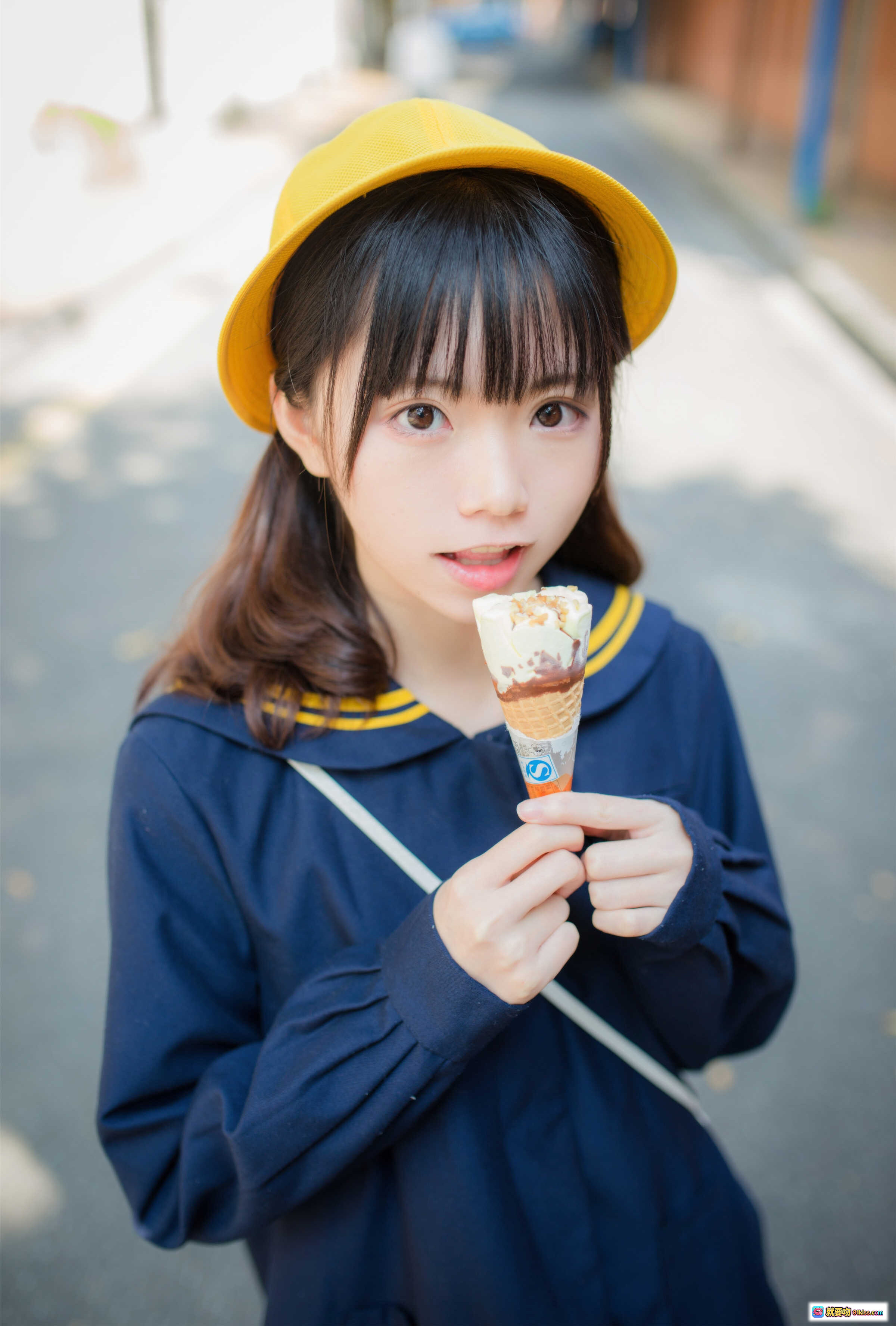 图片[8] - Kitaro绮太郎NO.025六一儿童节写真·黄帽蓝衫百褶裙街拍少女风·清新阳光校园风穿搭摄影集 - 就要吻