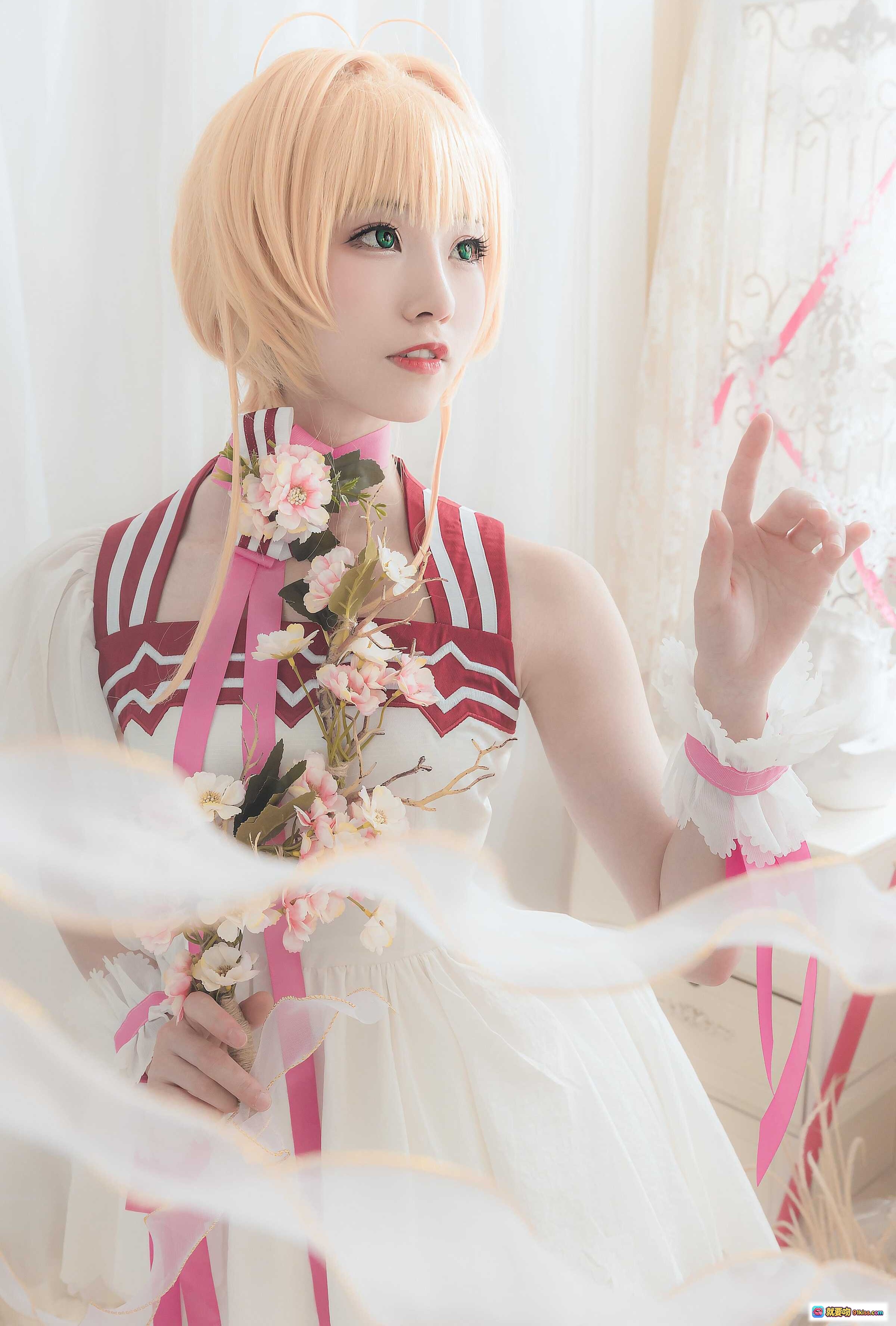 图片[3] - Kitaro绮太郎NO.083小樱Cosplay写真｜粉色魔法杖+白色蓬裙+花饰领结+日系少女风室内拍摄 - 就要吻