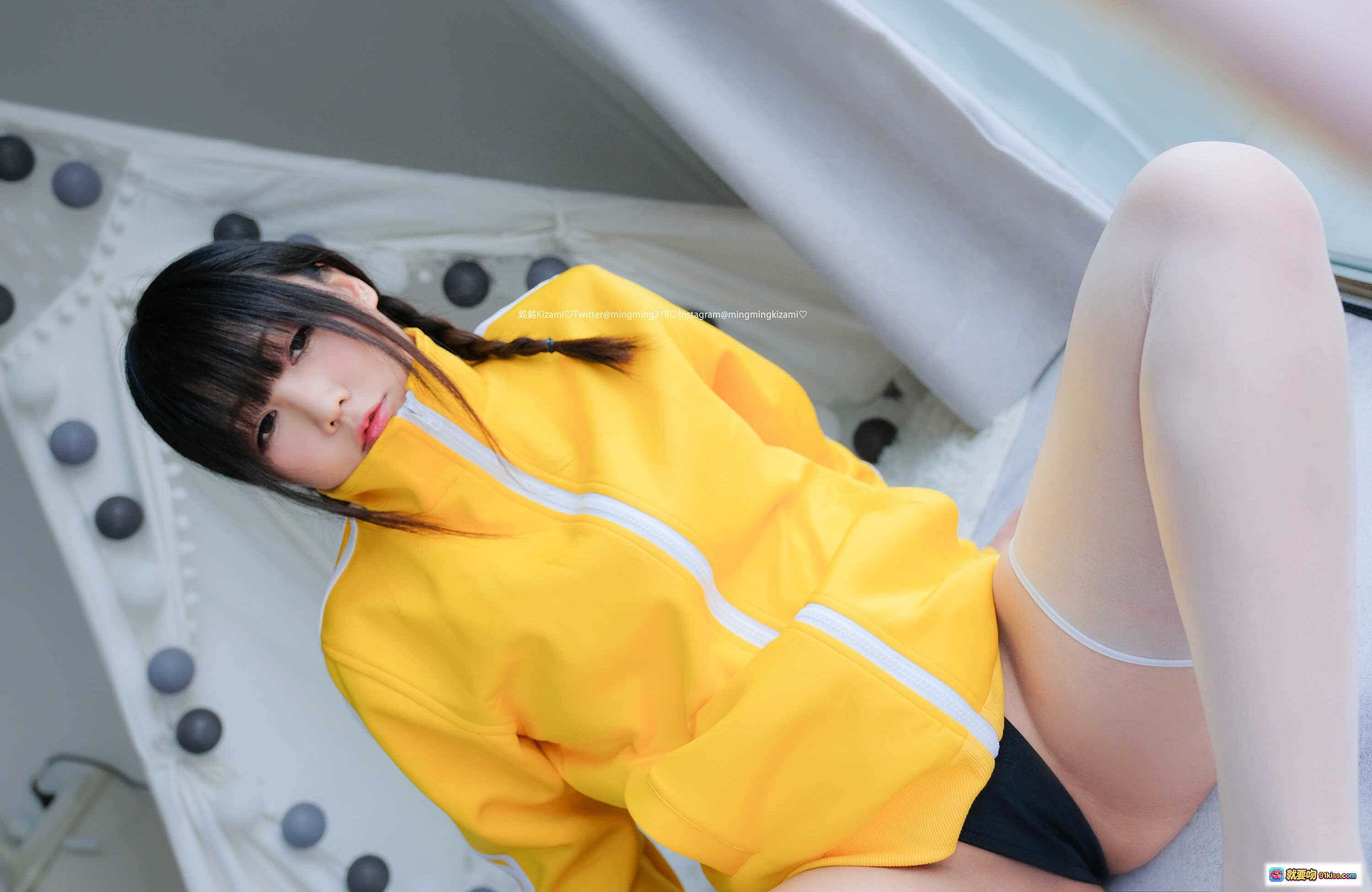 图片[8] - 铭铭Kizami Vol.013写真集自拍特辑｜黄色运动装+白色丝袜美腿诱惑｜高清115P无视频版 - 就要吻