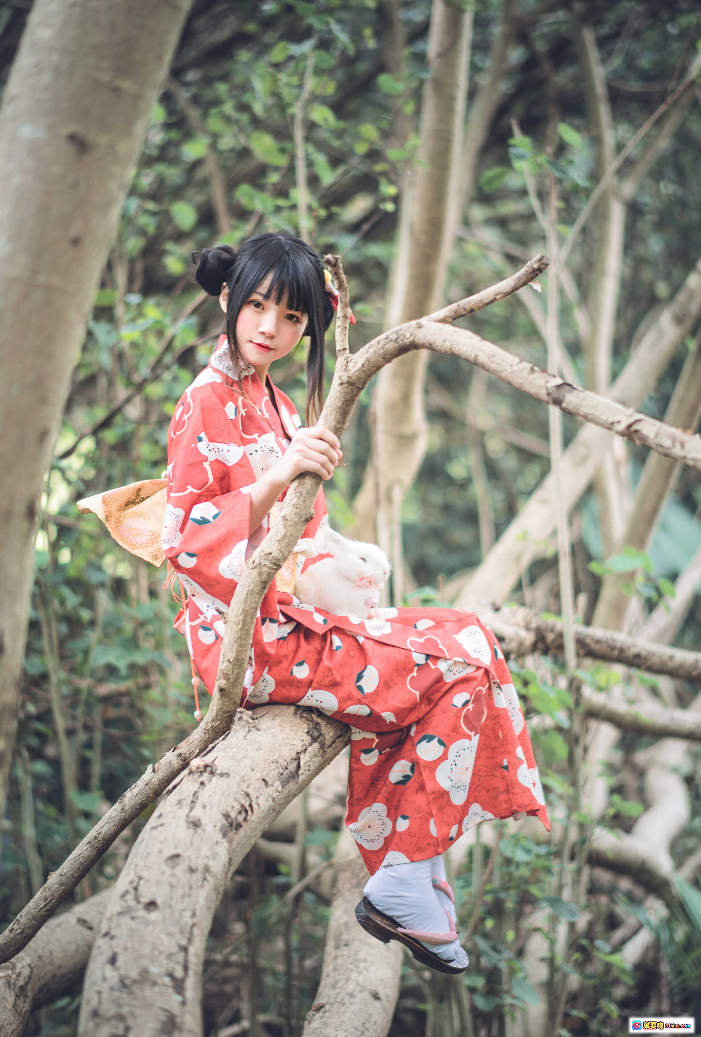 图片[5] - 桜桃喵夏日祭和风写真｜红白樱花浴衣少女森林撑伞坐树干｜日系清新自然外拍摄影集 - 就要吻