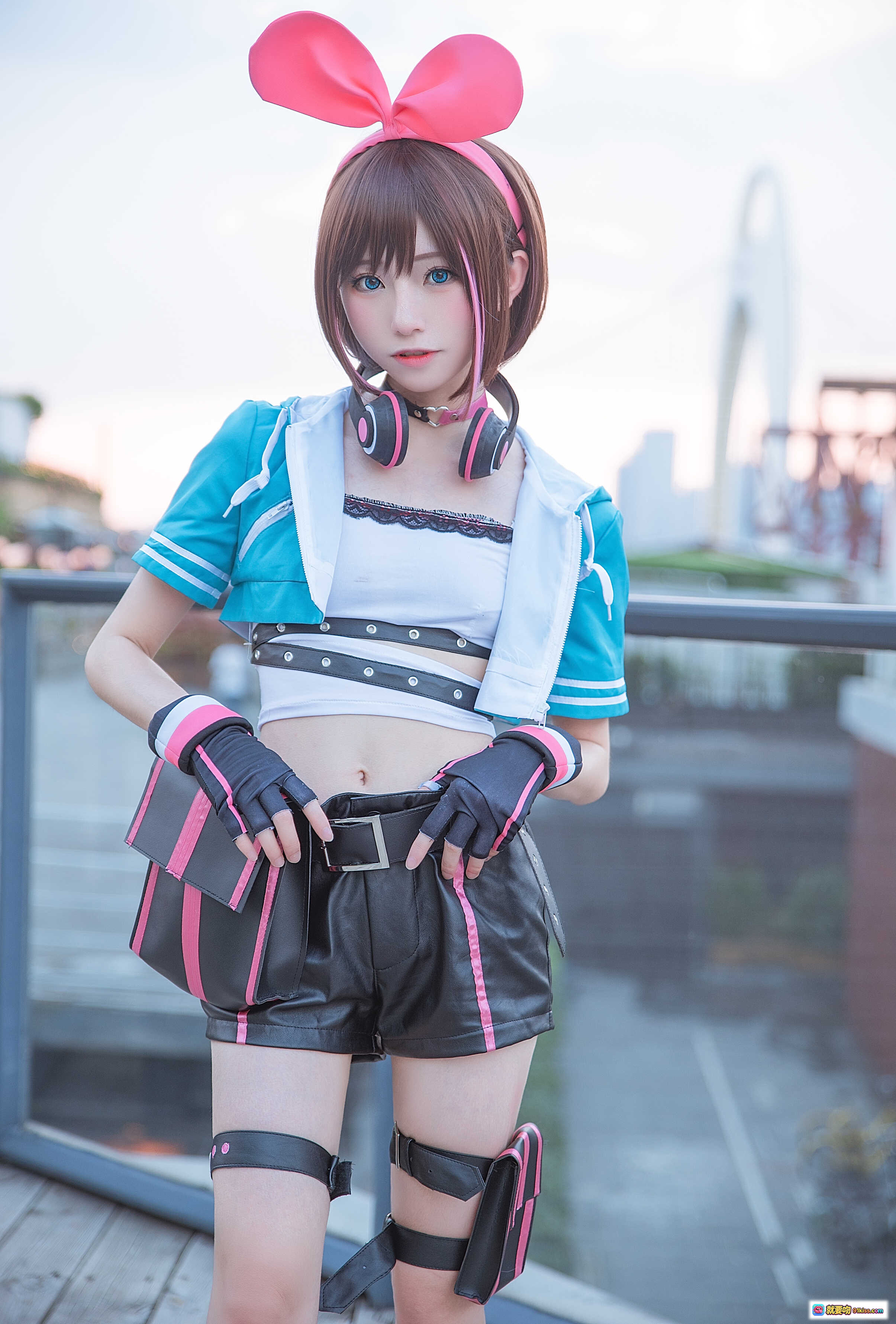 图片[6] - Kitaro绮太郎NO.009绊爱cosplay碧蓝航线蓝装造型 粉兔耳+蓝连帽+黑粉短裙街拍写真 - 就要吻