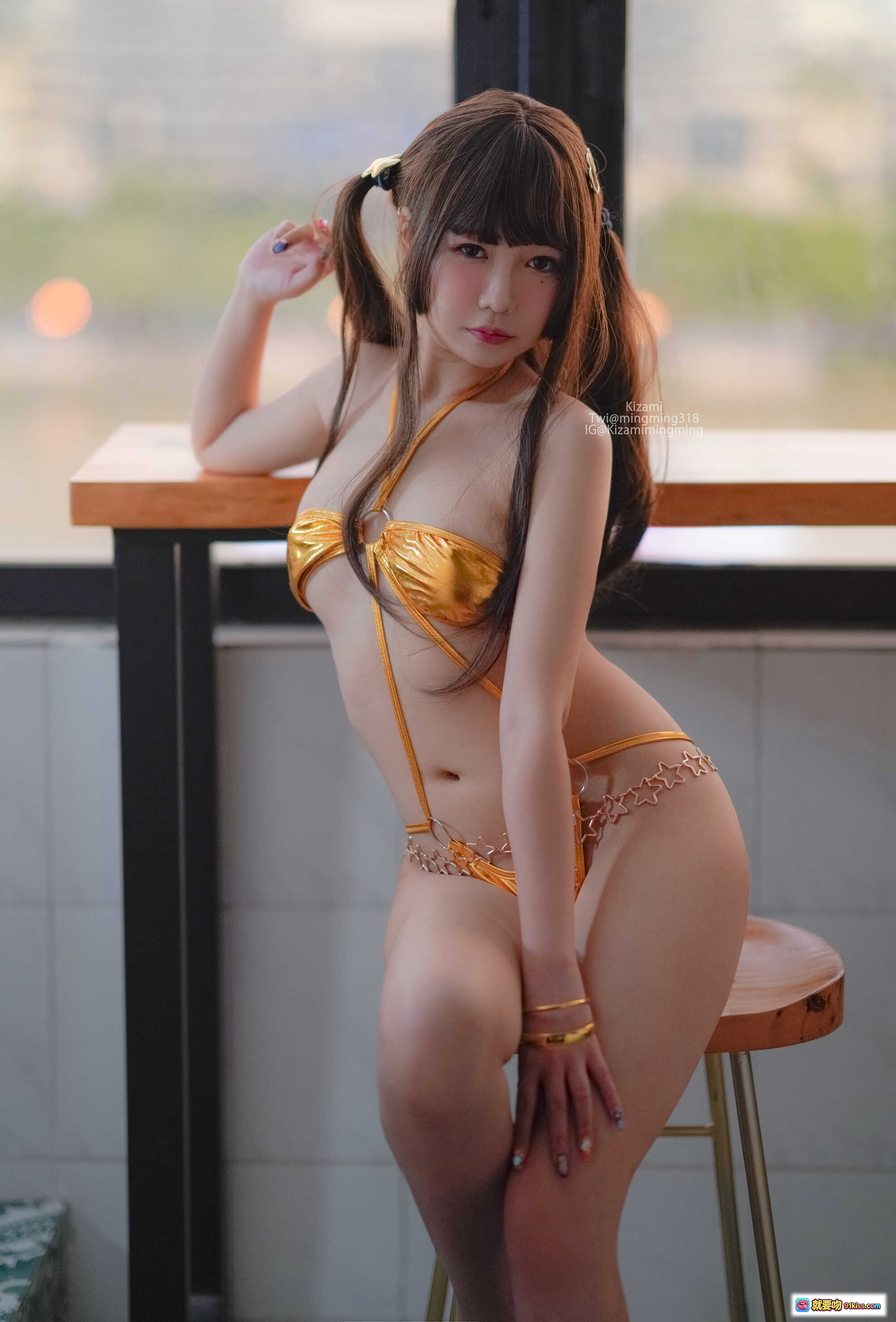 图片[6] - 铭铭Kizami NO.015 fantia7月 ゴールド bikini 美女写真 金系比基尼 优雅坐姿 室内夜景 模特摄影 - 就要吻