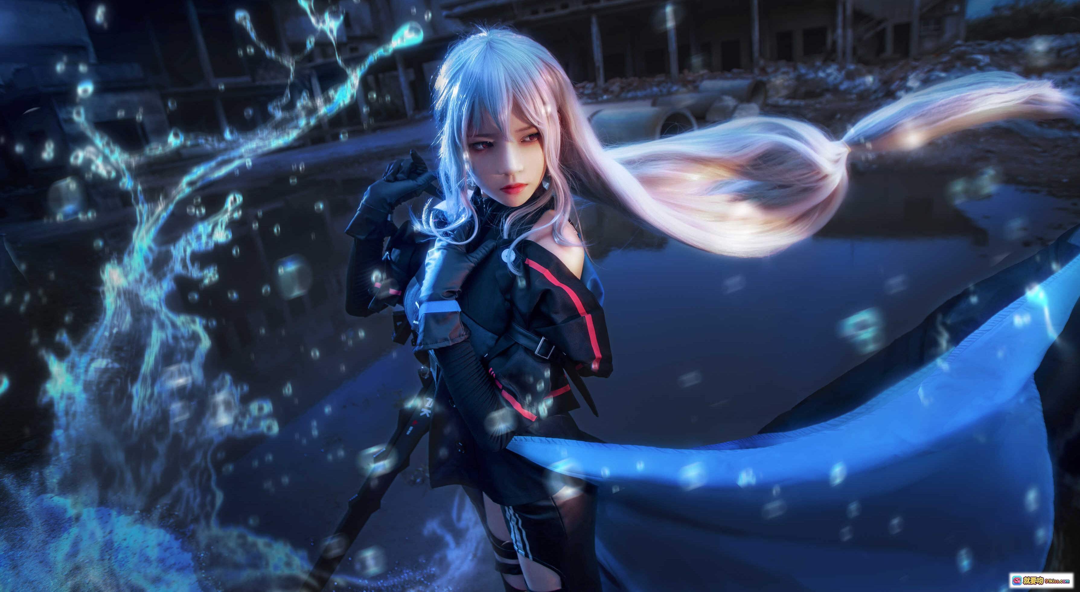 图片[2] - 桜桃喵斯卡蒂COS写真 | 银发少女持巨剑 | 黑蓝战衣精致还原 | 16P高清图集 - 就要吻