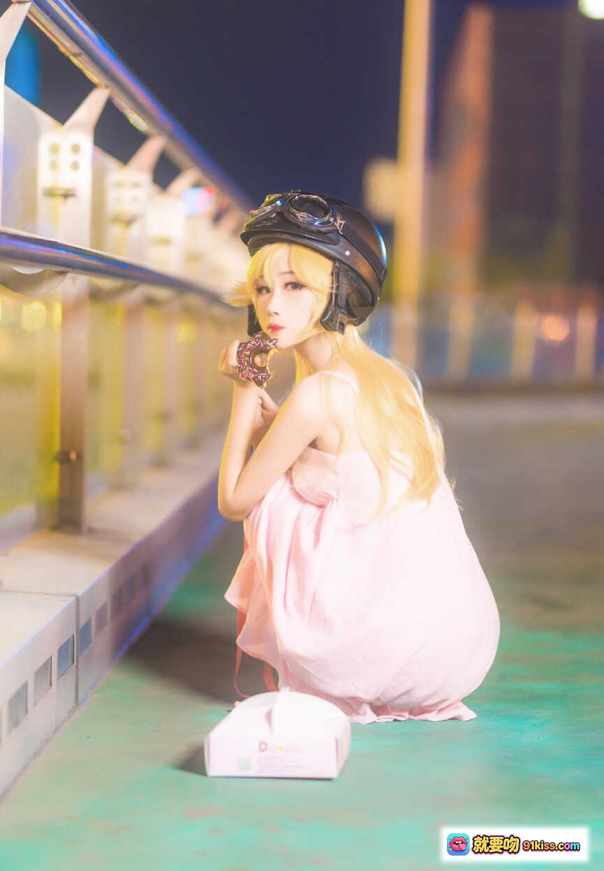 图片[8] - 妖君白研COS忍野忍夜景正片 | 日系物语系列化物语粉裙裸足动态姿势桥上拍摄 - 就要吻