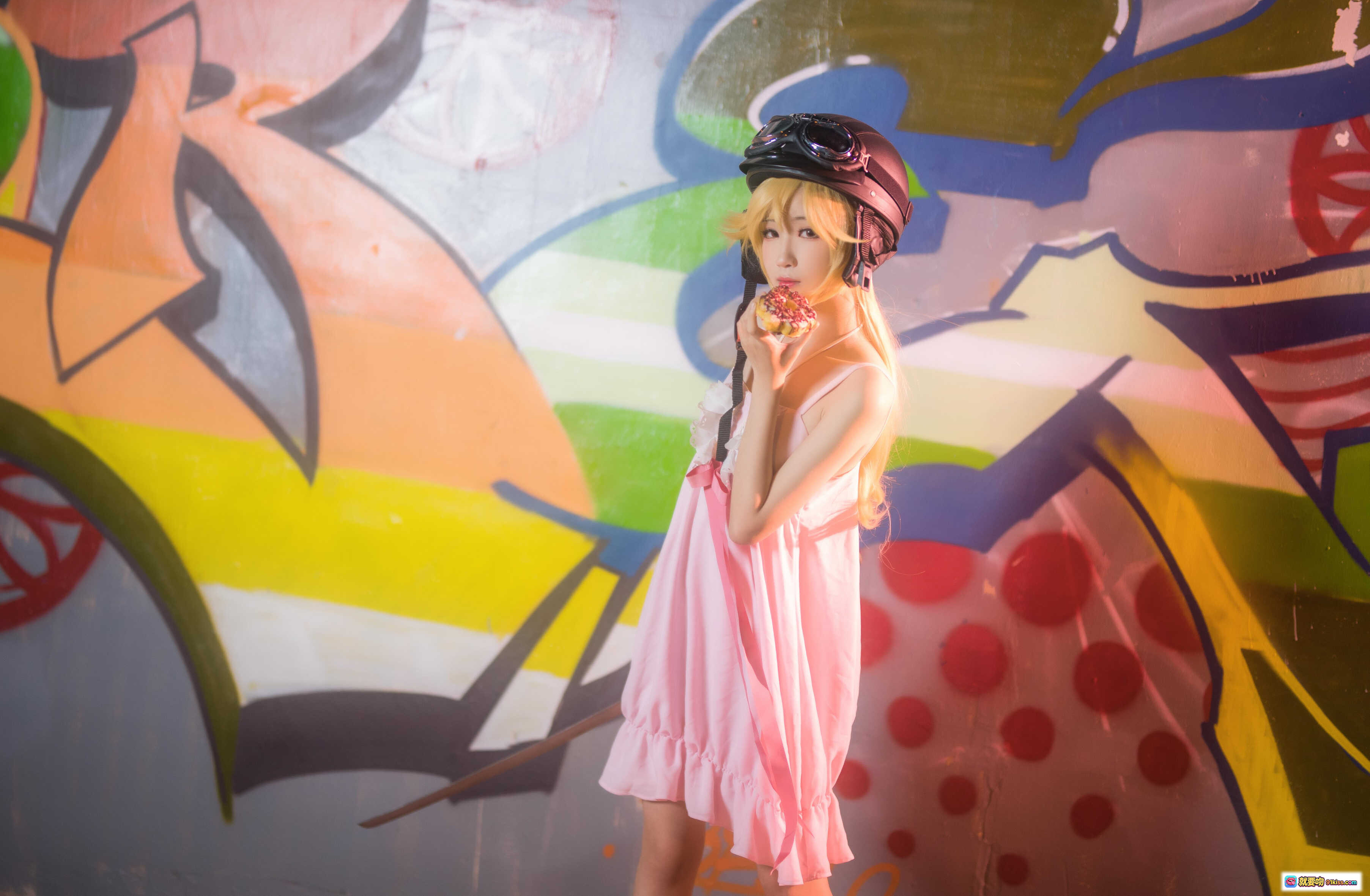 图片[7] - 妖君白研COS忍野忍夜景正片 | 日系物语系列化物语粉裙裸足动态姿势桥上拍摄 - 就要吻