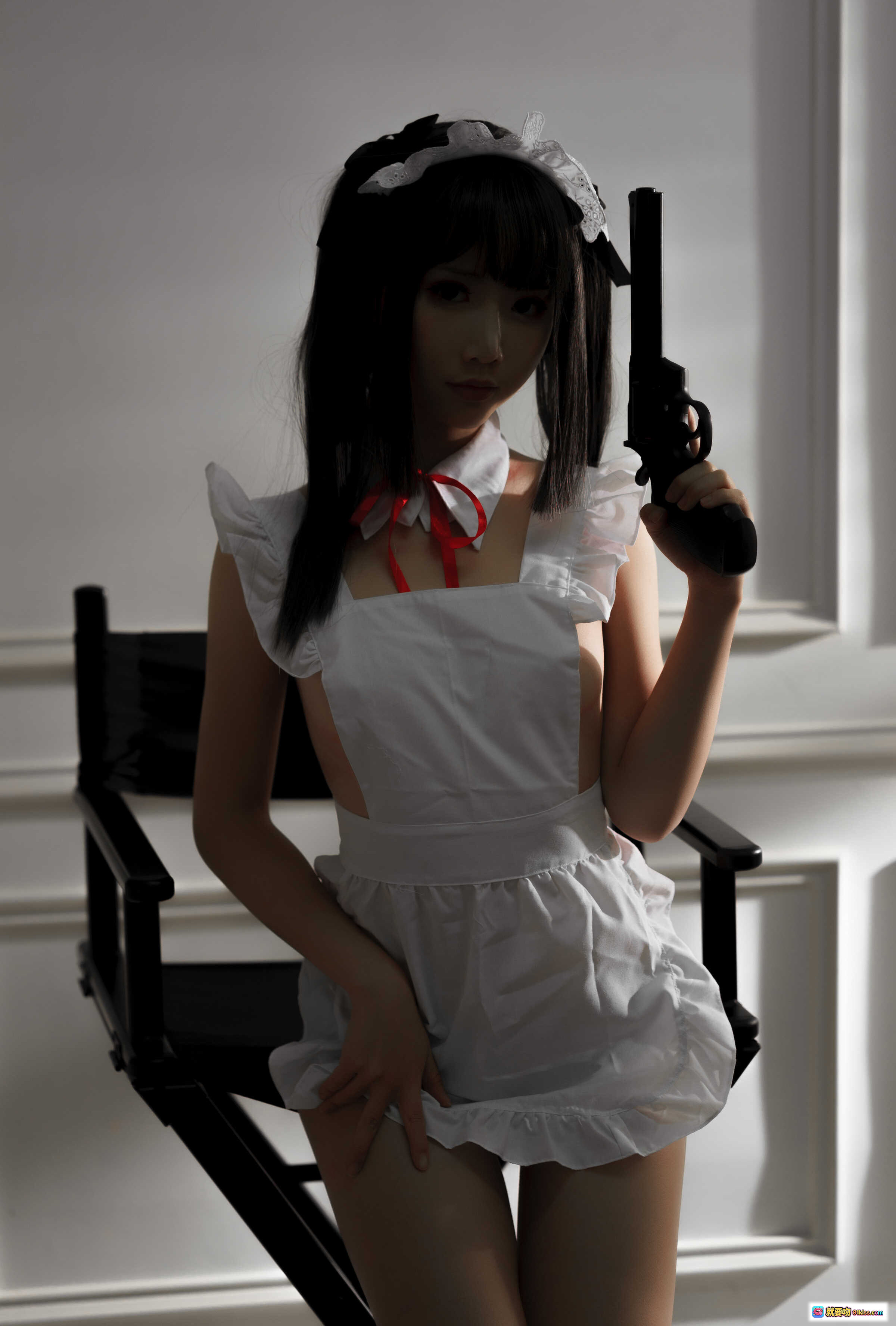 图片[3] - 面饼仙儿NO.062左轮女仆cos写真｜黑裙白边女仆装+高跟鞋+持枪姿势｜15P高清图集 - 就要吻