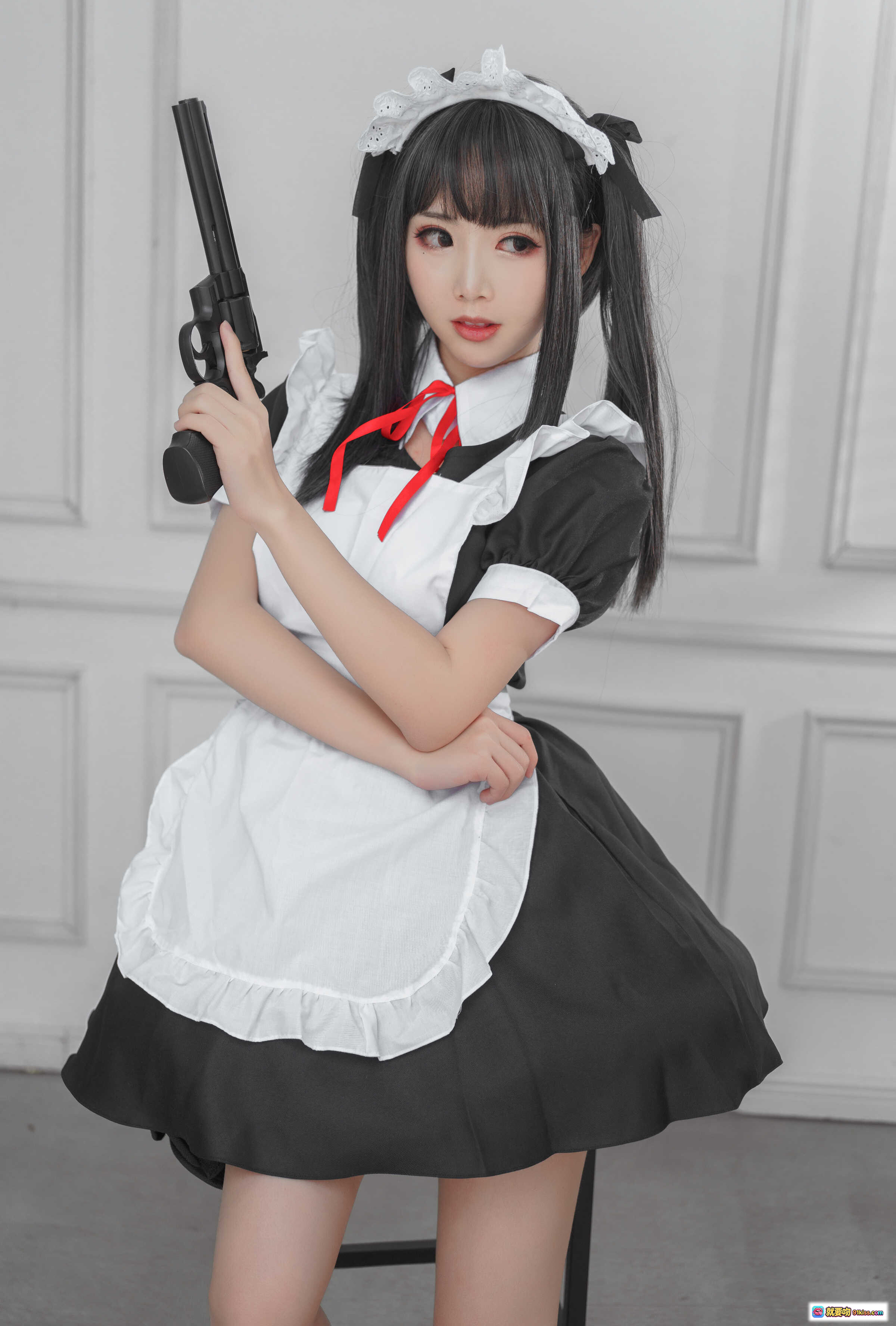 图片[7] - 面饼仙儿NO.062左轮女仆cos写真｜黑裙白边女仆装+高跟鞋+持枪姿势｜15P高清图集 - 就要吻