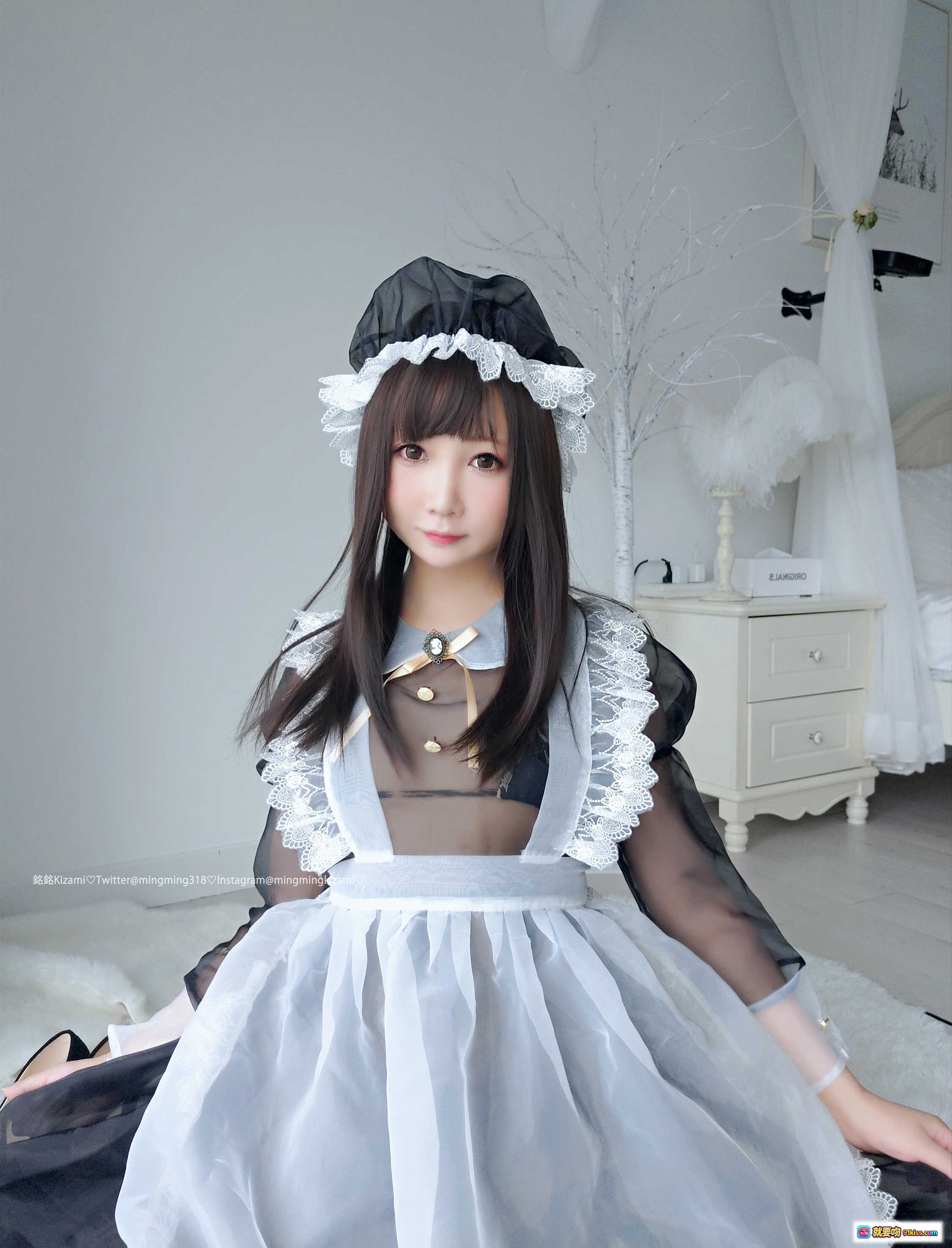 图片[6] - 铭铭Kizami Vol.015 透明女仆装写真 甜美蕾丝黑帽白裙 日系洛丽塔风格 室内柔光拍摄 36P高清图集 - 就要吻