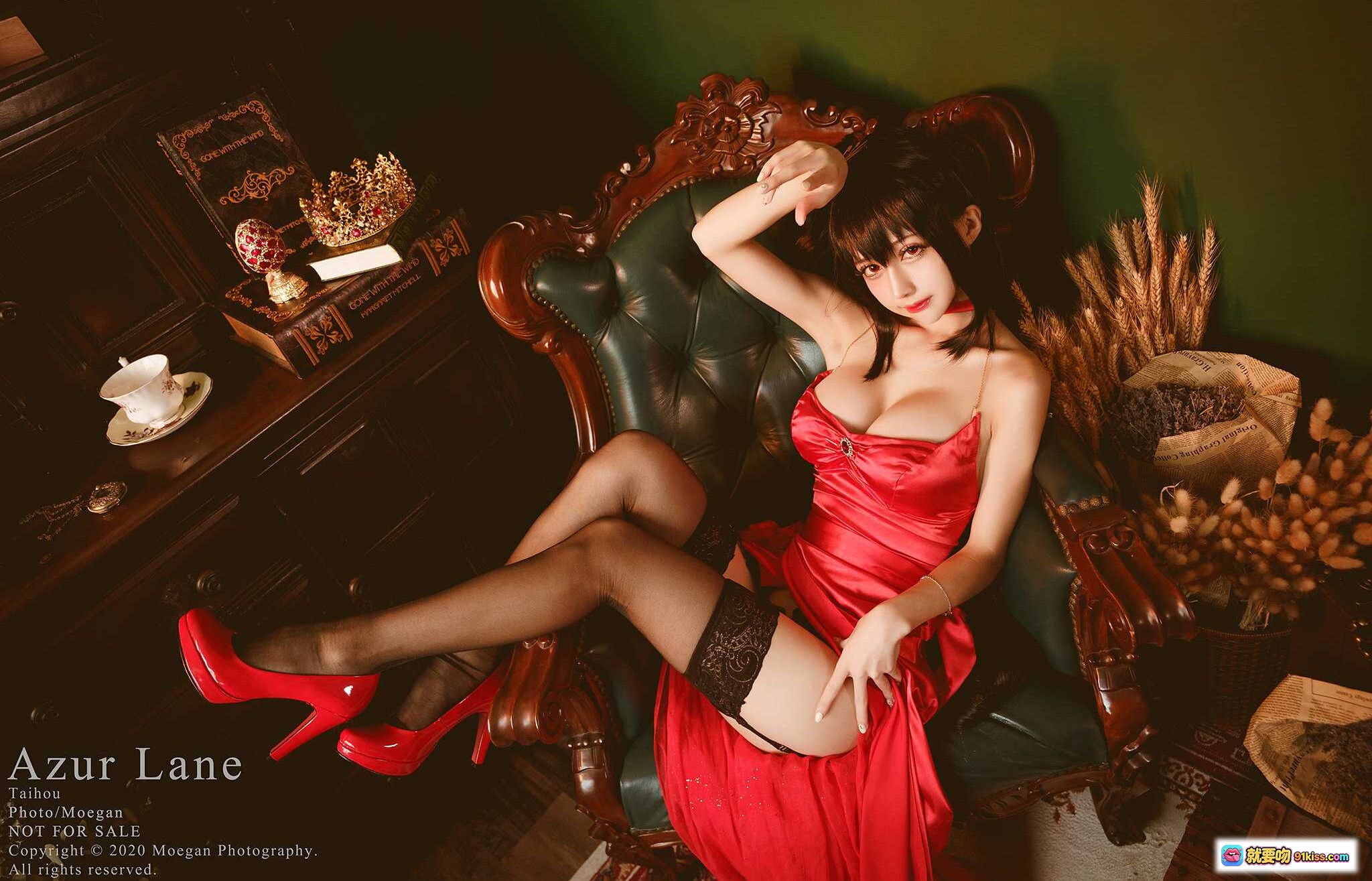 图片[2] - Azur Lane大鳳毒蘋果Ver.紅裙黑絲Cosplay寫真｜高質感室內攝影｜Taihou角色扮演｜Moegan攝影作品 - 就要吻