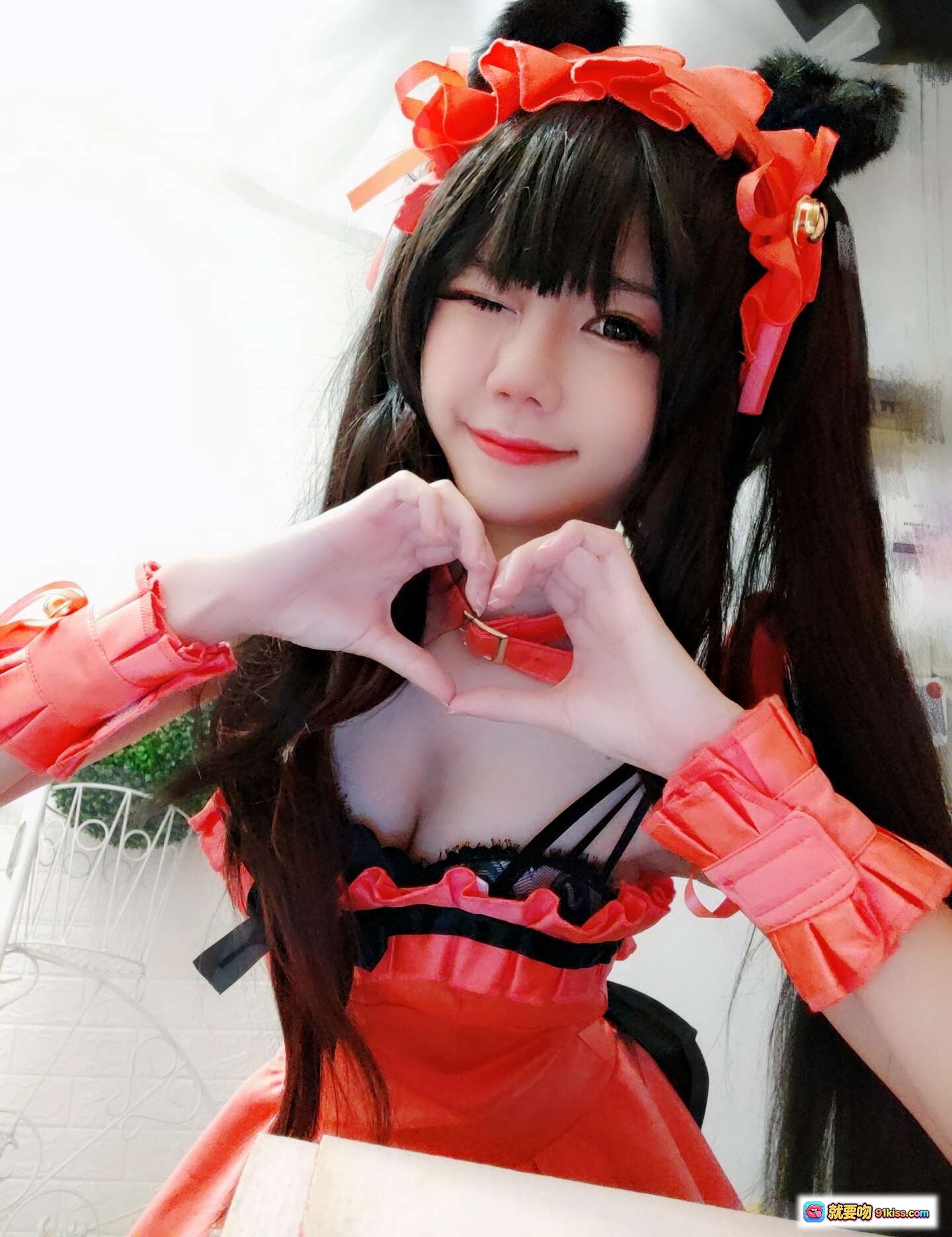 图片[4] - Sally Dorasnow NO.006 粉红女仆装 Cosplay 写真 | 双马尾蝴蝶结造型 | 情人节限定 Kurumi 风格 | 甜美可爱室内拍摄 - 就要吻