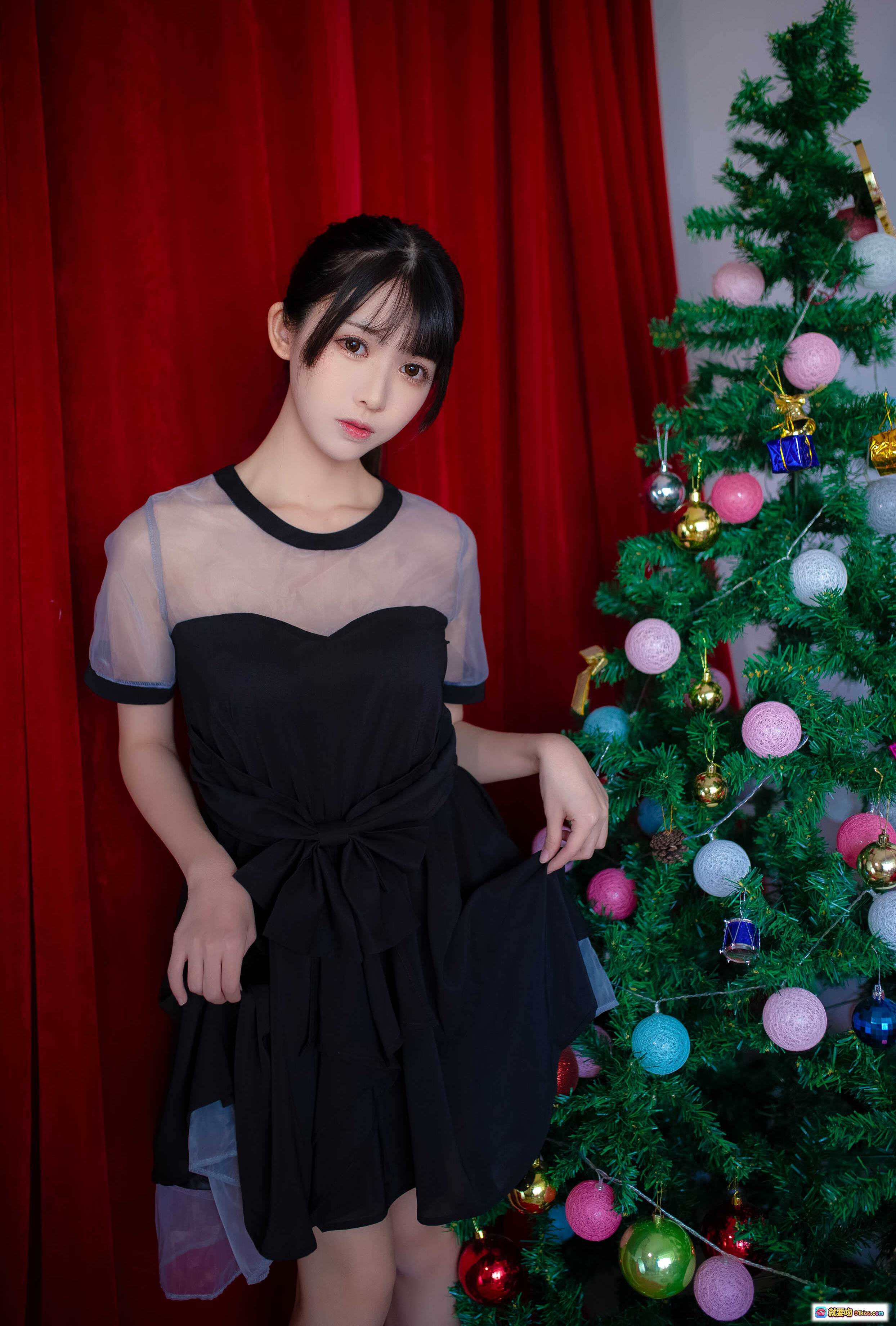 图片[7] - 鳗鱼霏儿NO.031加藤惠礼服写真｜黑裙粉鞋美腿特写｜室内花毯场景｜13P高清图集 - 就要吻