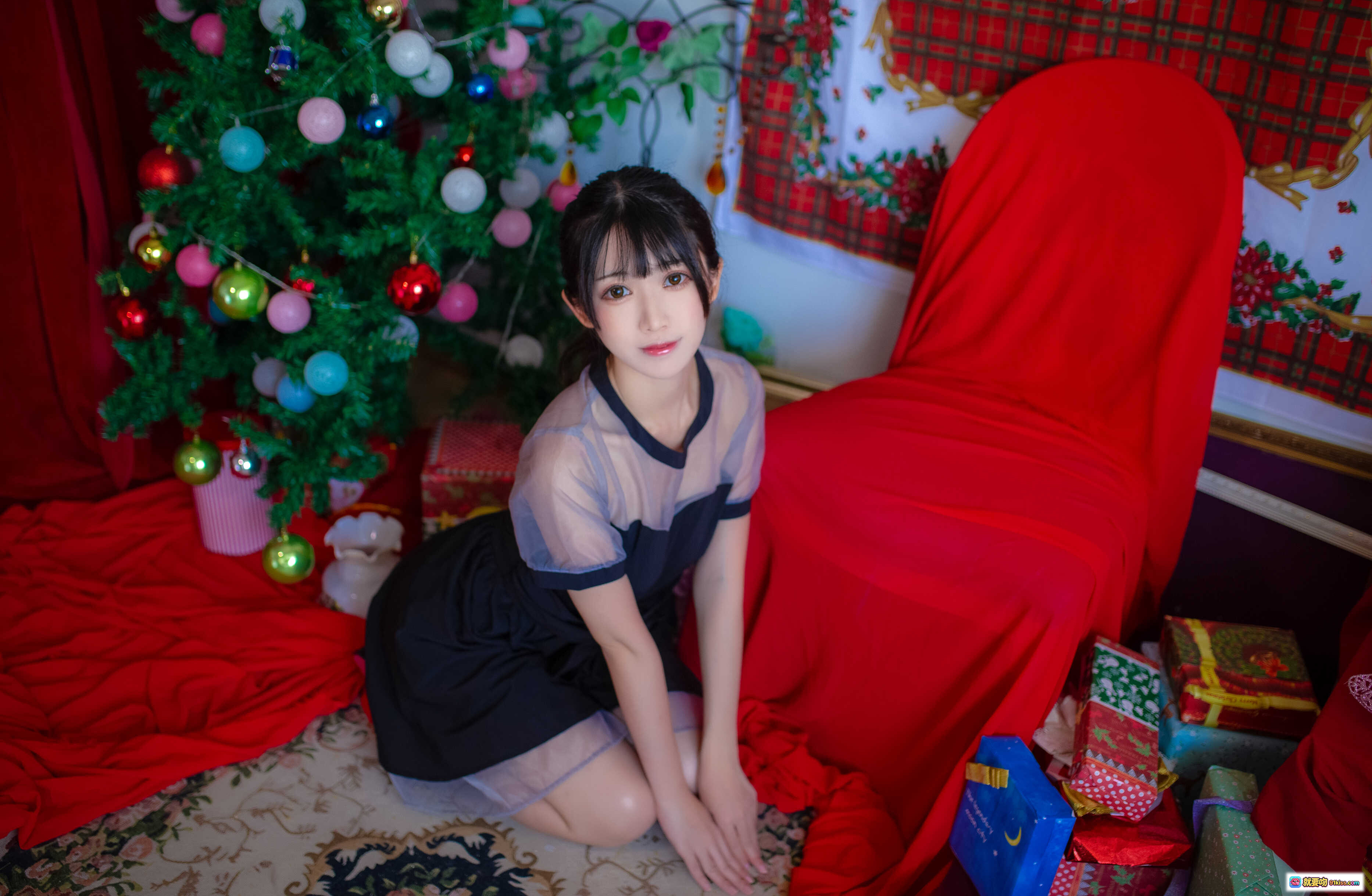 图片[10] - 鳗鱼霏儿NO.031加藤惠礼服写真｜黑裙粉鞋美腿特写｜室内花毯场景｜13P高清图集 - 就要吻