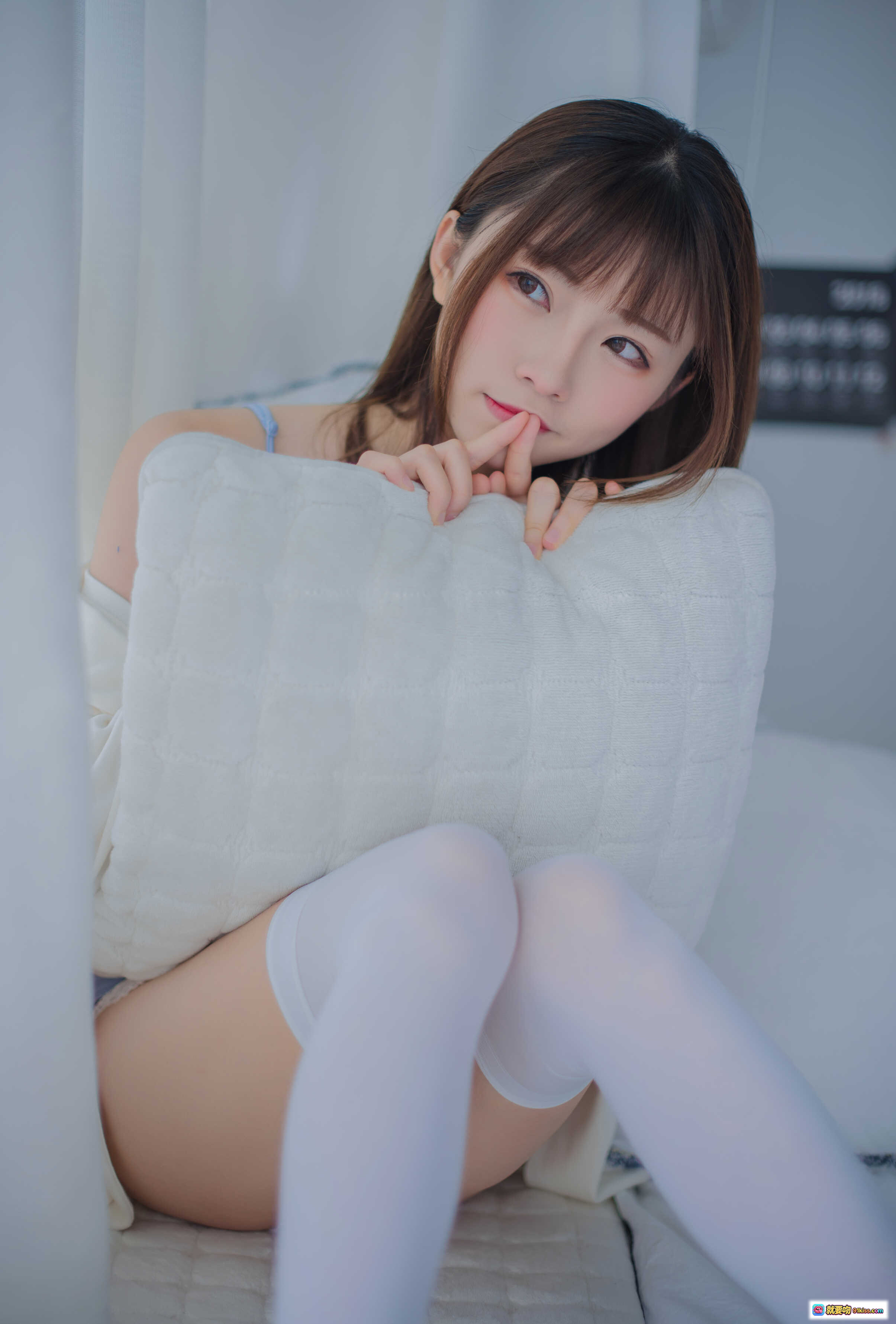 图片[8] - Kitaro绮太郎NO.078可爱桔子酱兔耳白丝蓝裙居家写真70P高清图集 - 就要吻