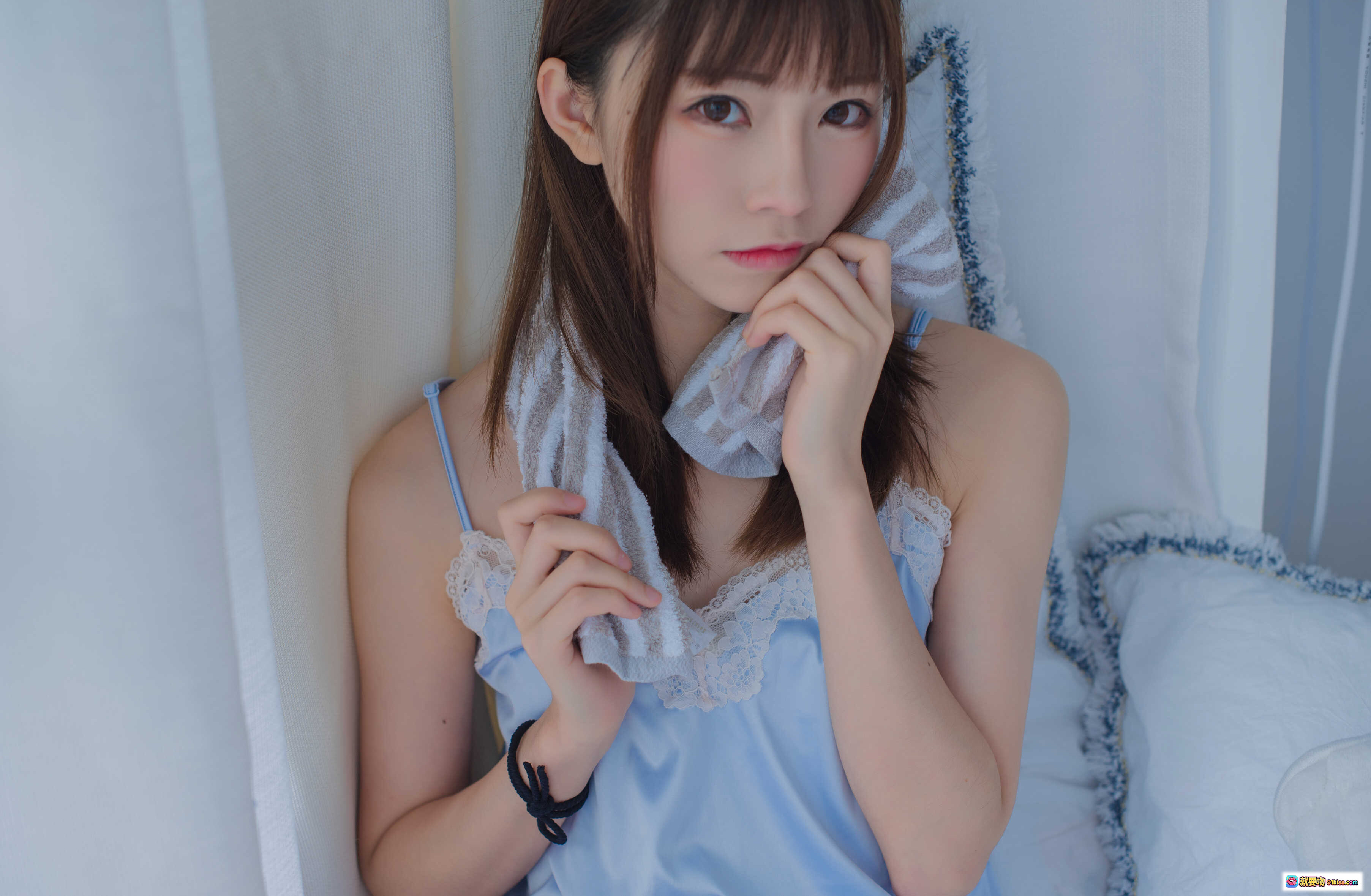 图片[3] - Kitaro绮太郎NO.078可爱桔子酱兔耳白丝蓝裙居家写真70P高清图集 - 就要吻