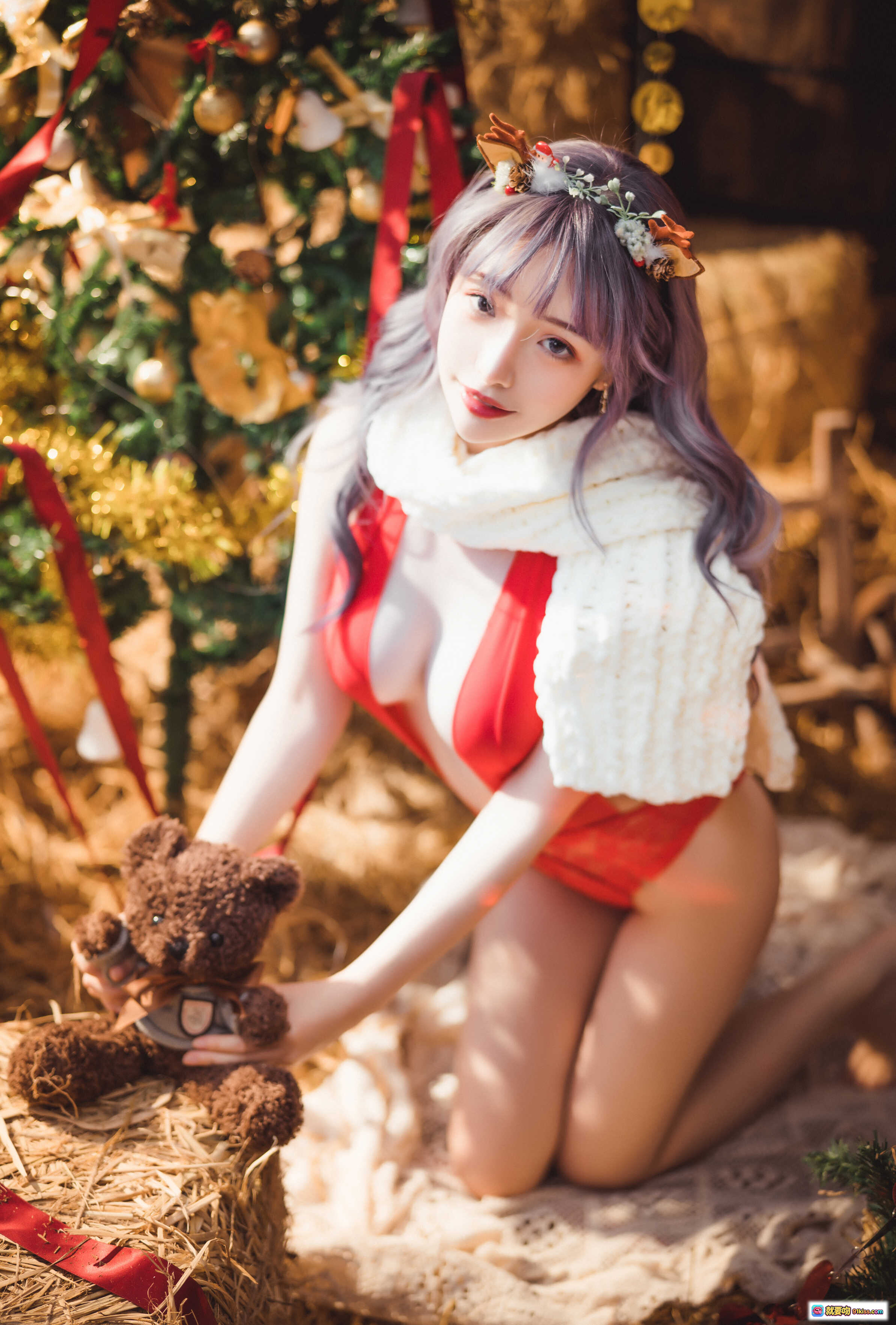 图片[2] - 雯妹不讲道理NO.061 2020圣诞写真 甜美少女红装圣诞树干草堆氛围感摄影 30P高清图集 - 就要吻