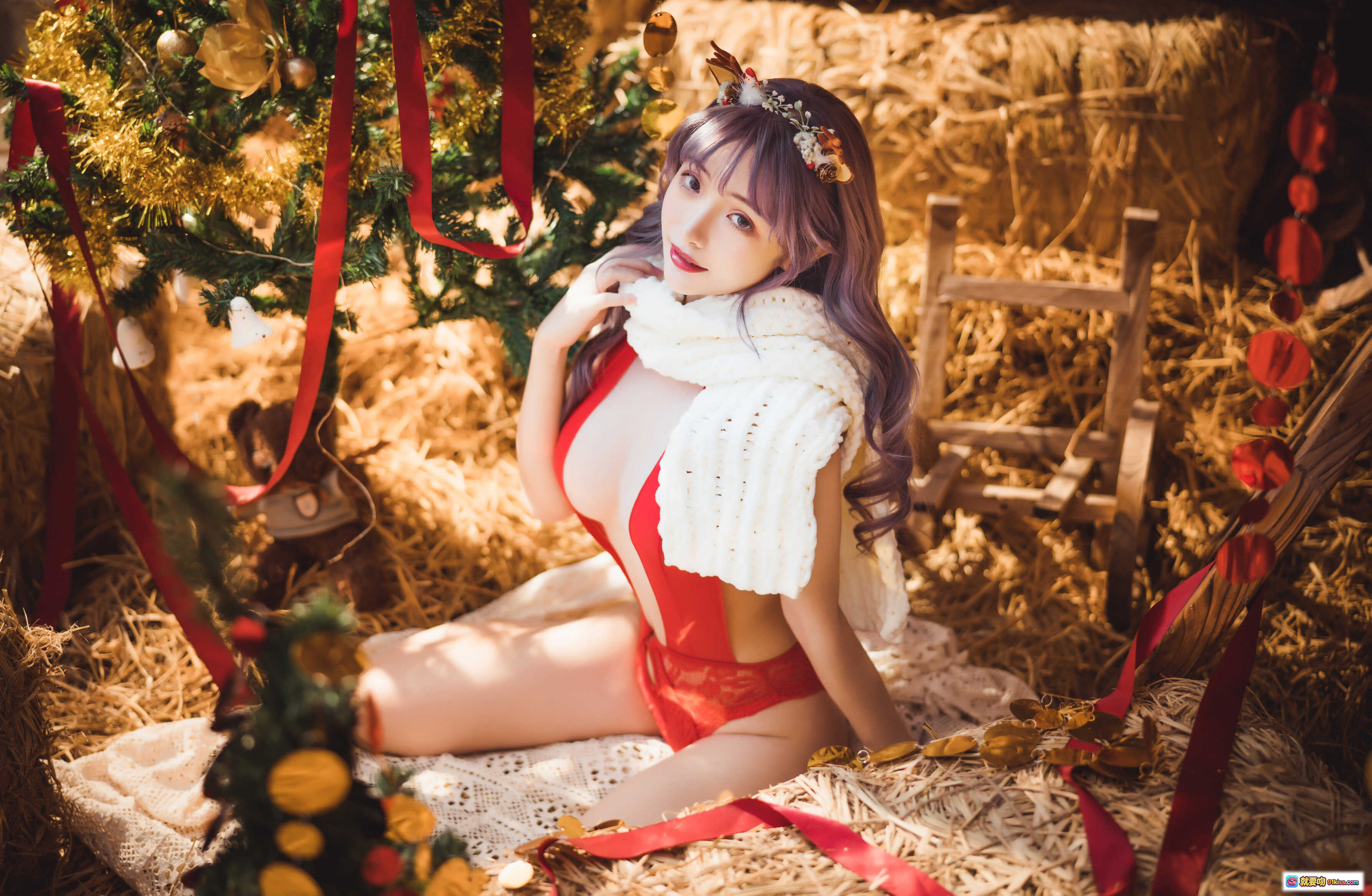 图片[8] - 雯妹不讲道理NO.061 2020圣诞写真 甜美少女红装圣诞树干草堆氛围感摄影 30P高清图集 - 就要吻