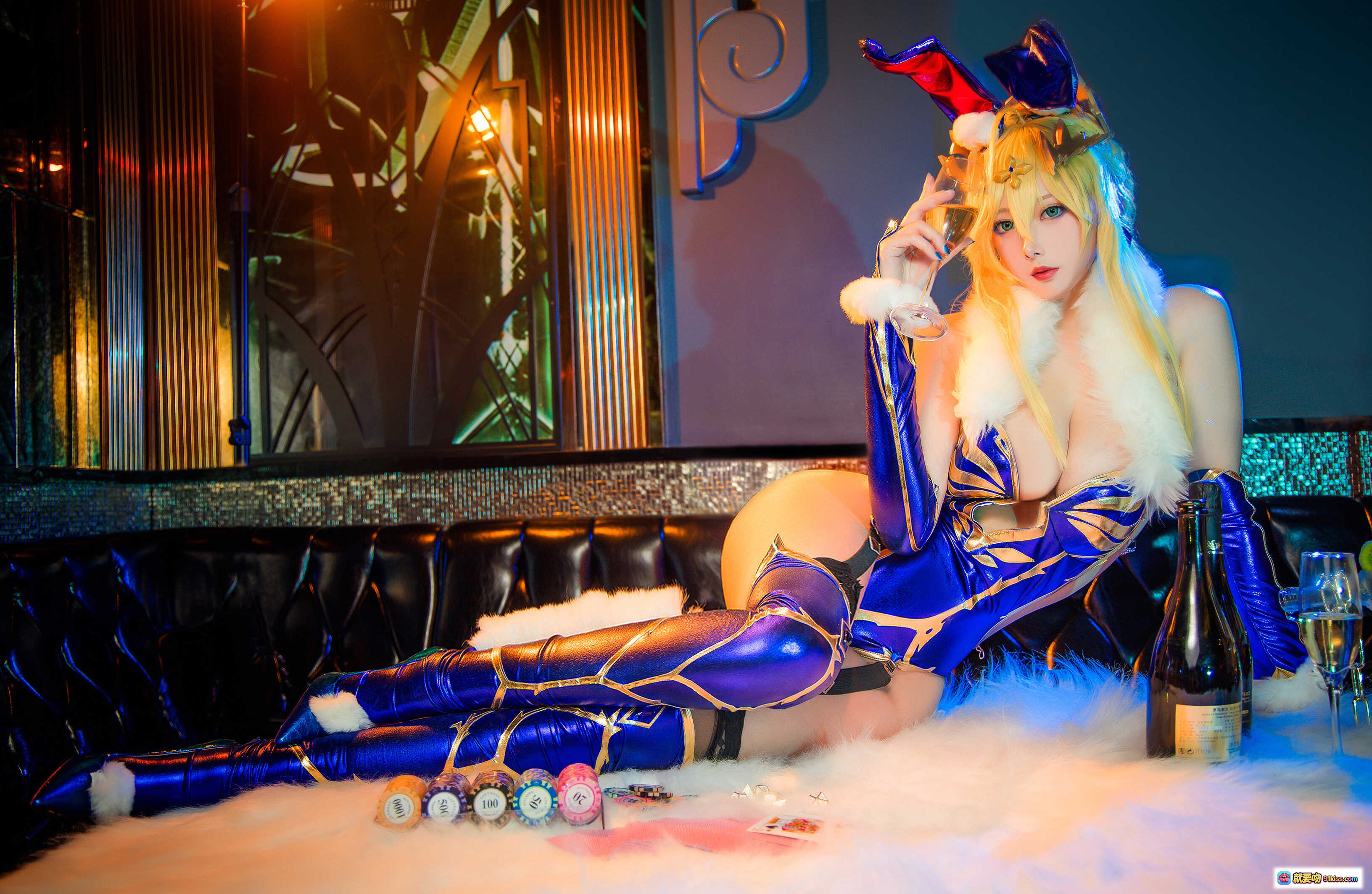 图片[8] - 念念_D NO.002 白枪呆兔女郎Cosplay写真 金发碧眼 紫蓝战衣 毛绒装饰 性感姿势 室内光影拍摄 高清20P - 就要吻