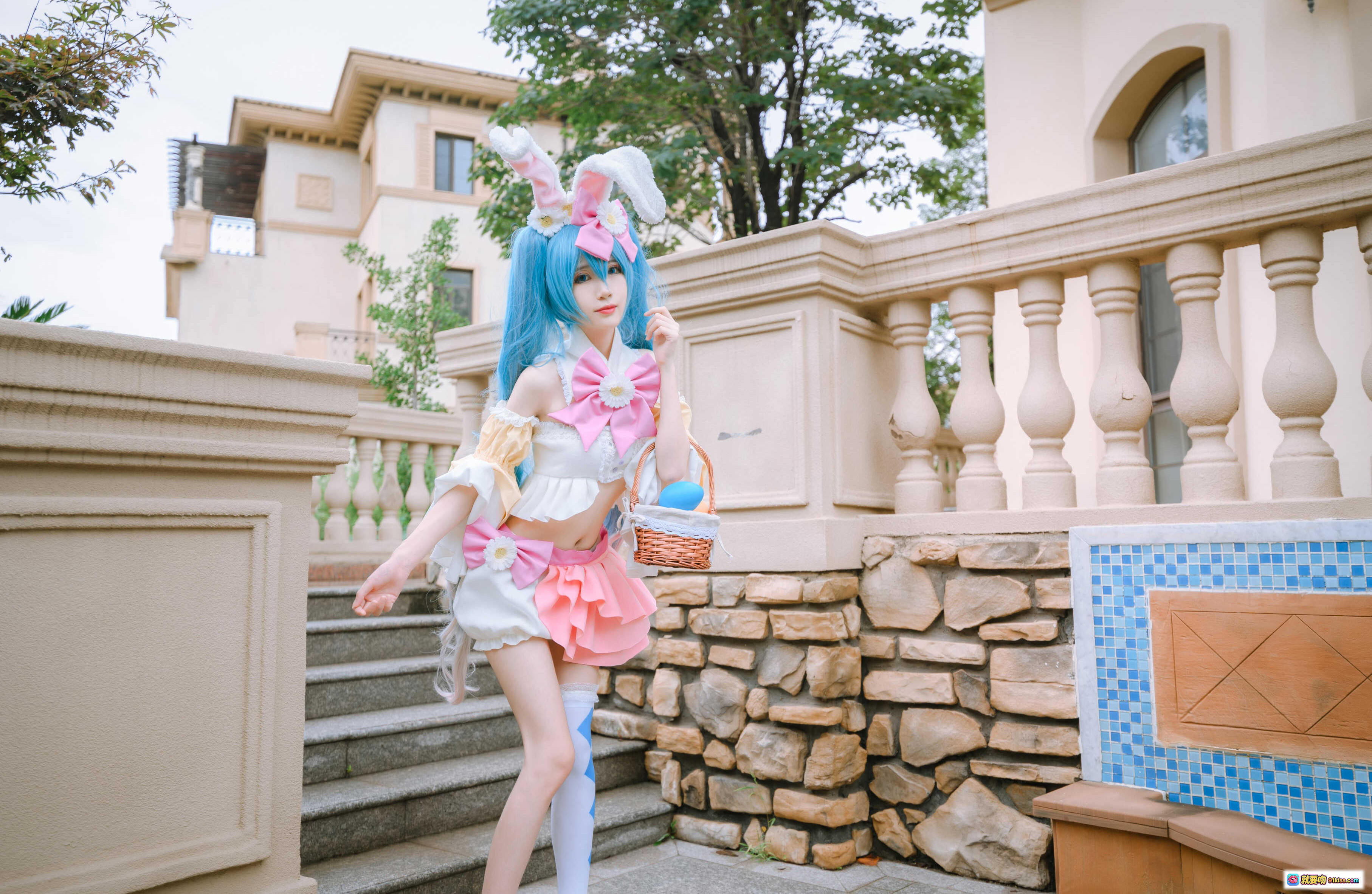 图片[2] - 妖君白研COS初音未来小兔子限定款｜MIKU兔耳粉裙高筒袜户外棚拍正片 - 就要吻