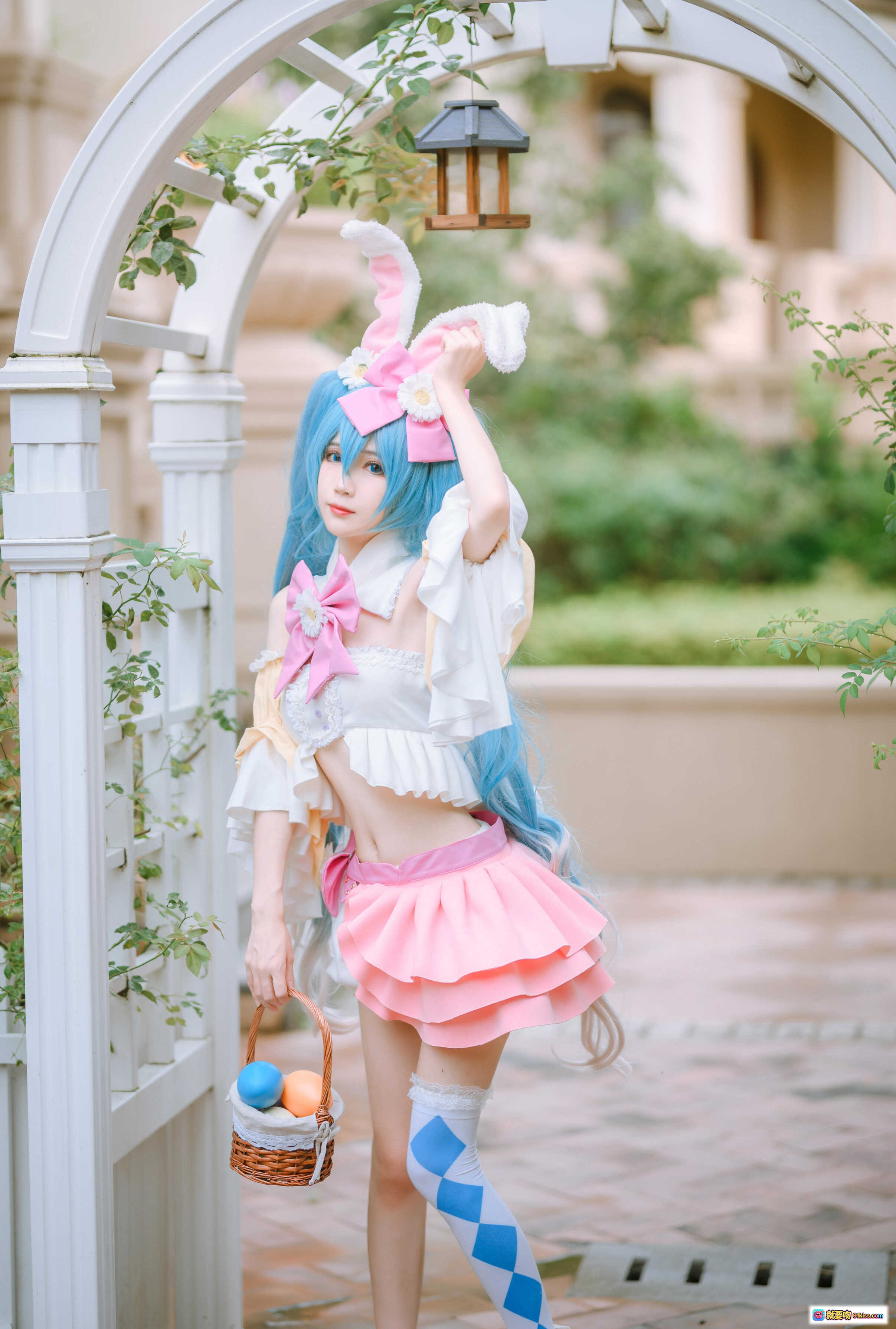 图片[5] - 妖君白研COS初音未来小兔子限定款｜MIKU兔耳粉裙高筒袜户外棚拍正片 - 就要吻