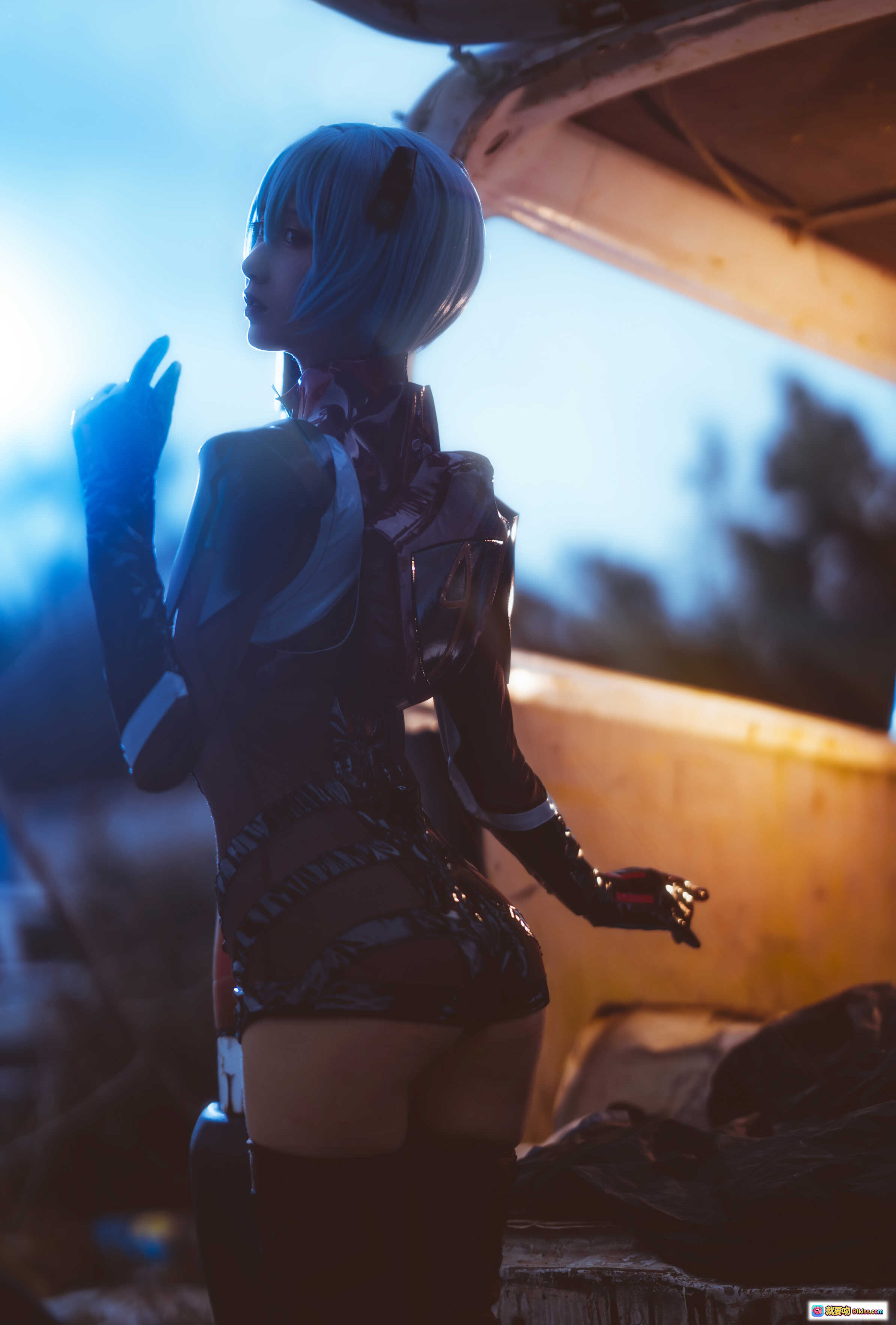 图片[7] - 木绵绵OwO绫波丽cosplay写真 | 蓝发少女废墟车内造型 | 28P高清图集507MB - 就要吻