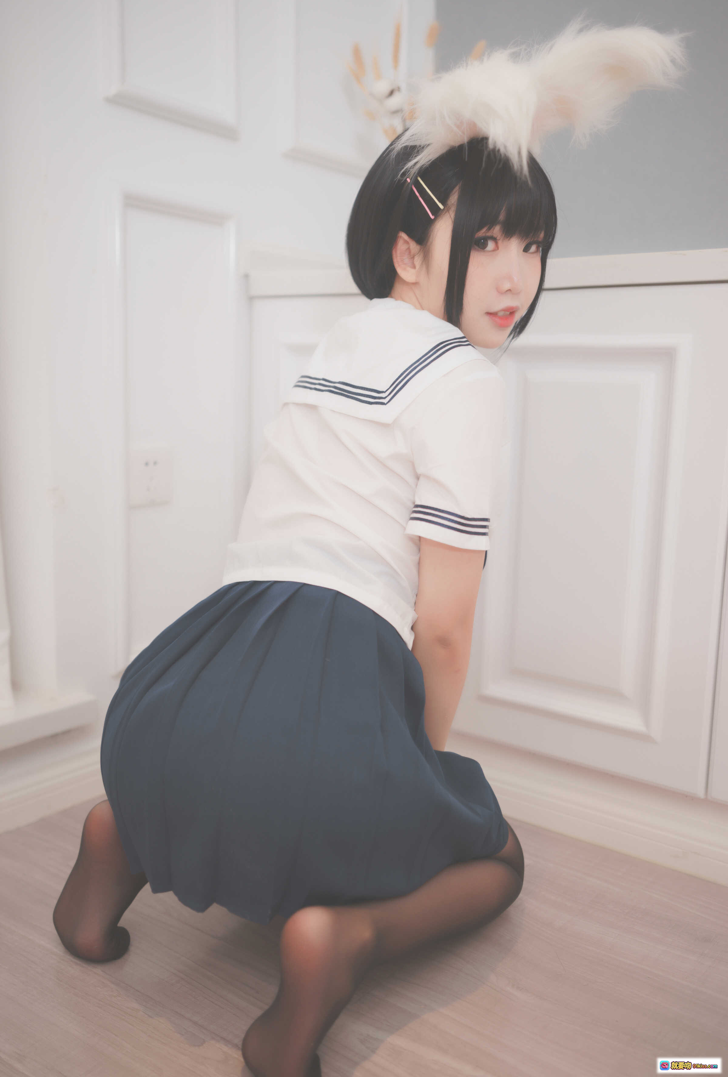 图片[8] - 面饼仙儿NO.053兔耳JK制服写真 甜美少女床照 黑丝美腿 白色水手服 17P高清图集 - 就要吻