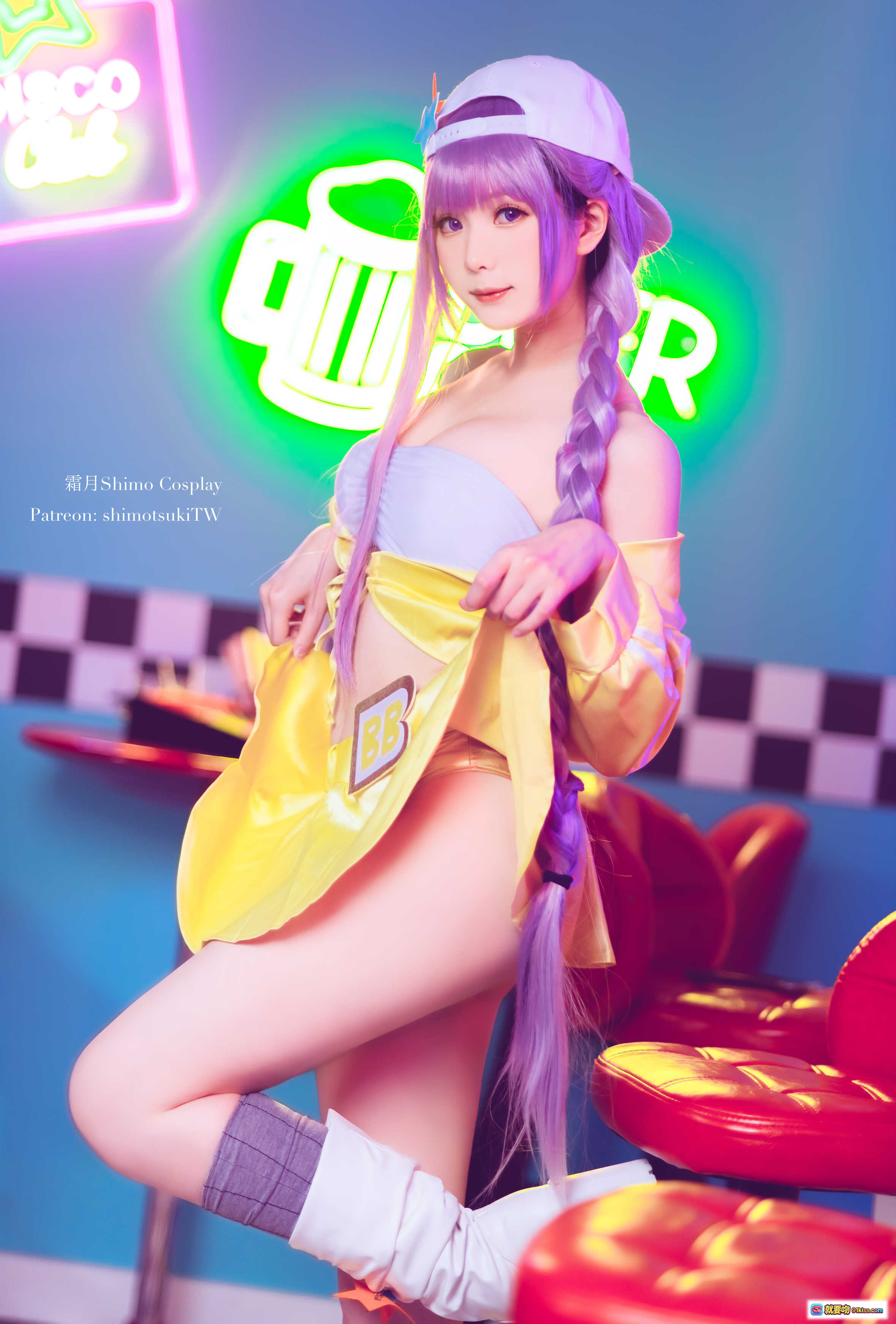 图片[5] - 霜月Shimo Cosplay BB泳装写真｜紫色双马尾+黄色露肩装+霓虹灯背景+甜酷少女风 - 就要吻
